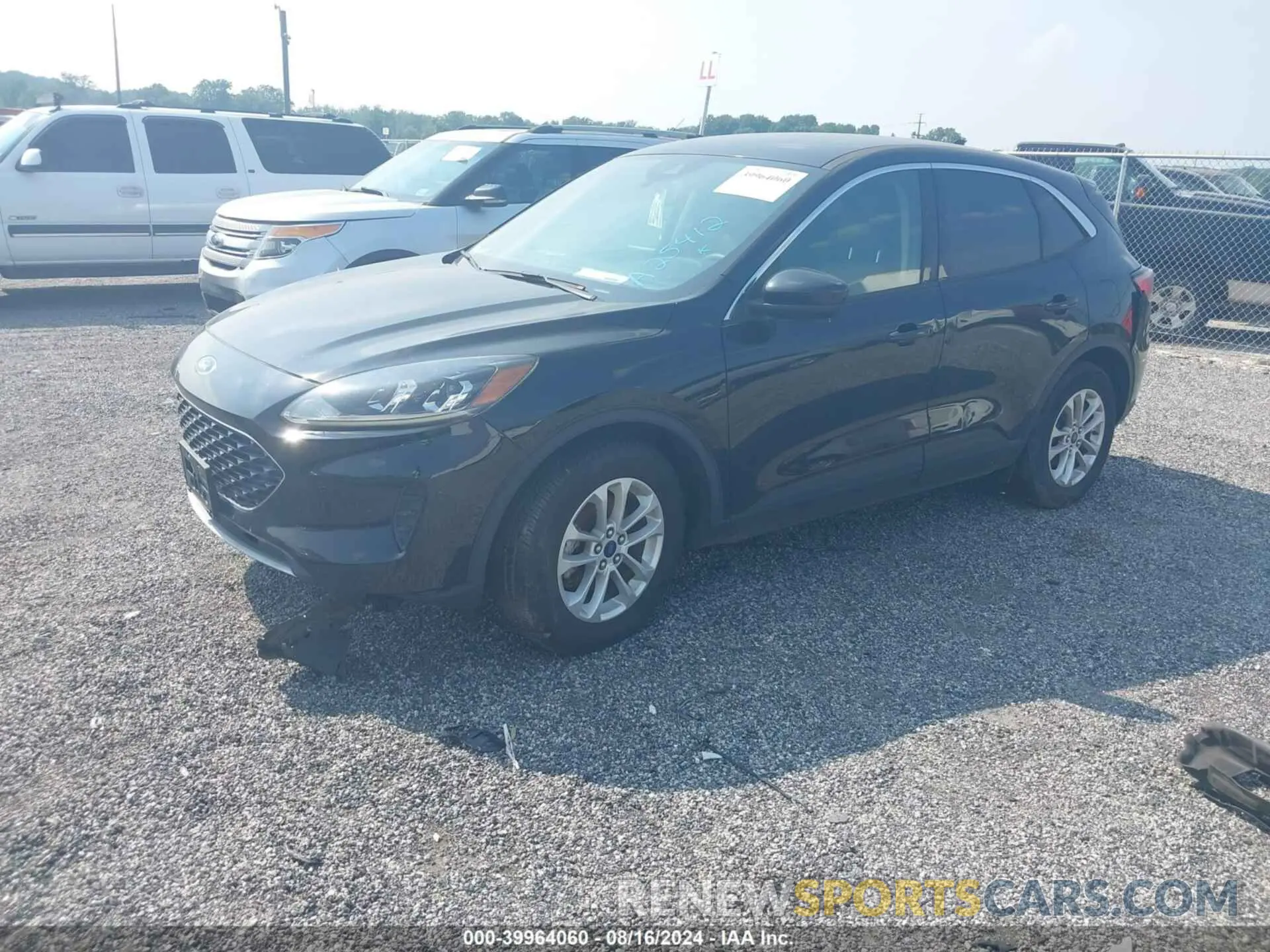 2 fotografías del automóvil dañado 1FMCU0G68LUA25412 FORD ESCAPE 2020