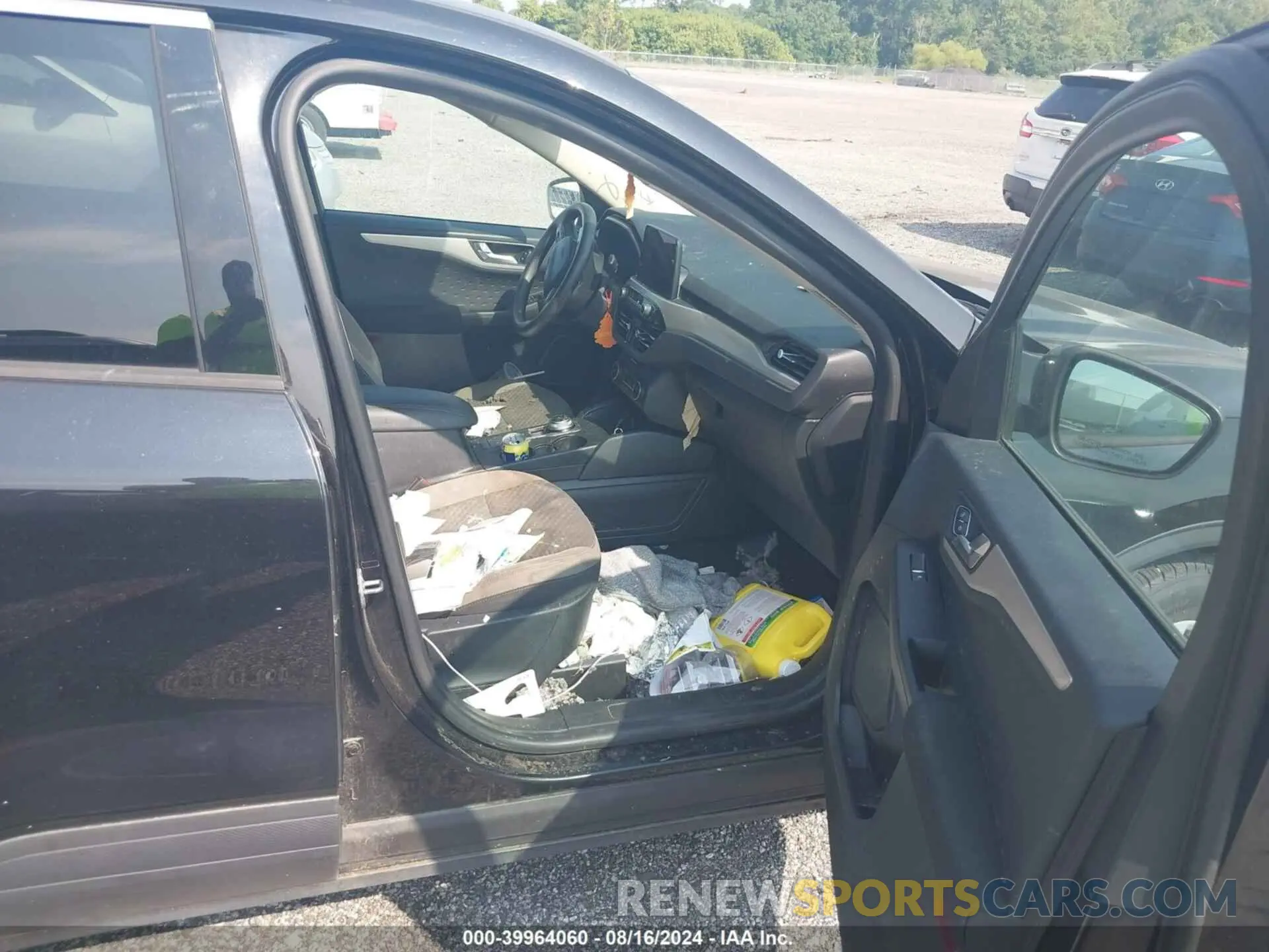 5 fotografías del automóvil dañado 1FMCU0G68LUA25412 FORD ESCAPE 2020