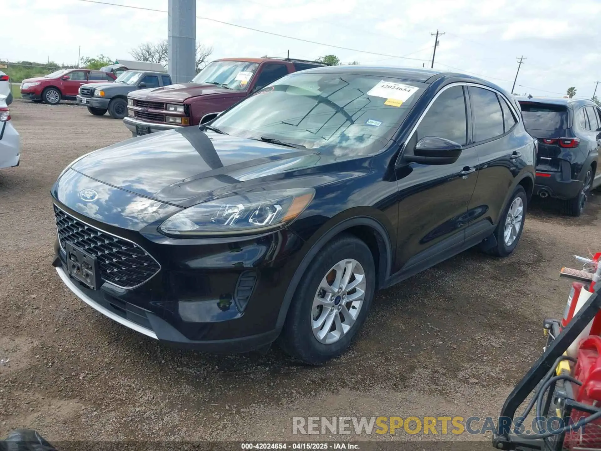 2 fotografías del automóvil dañado 1FMCU0G68LUA54439 FORD ESCAPE 2020