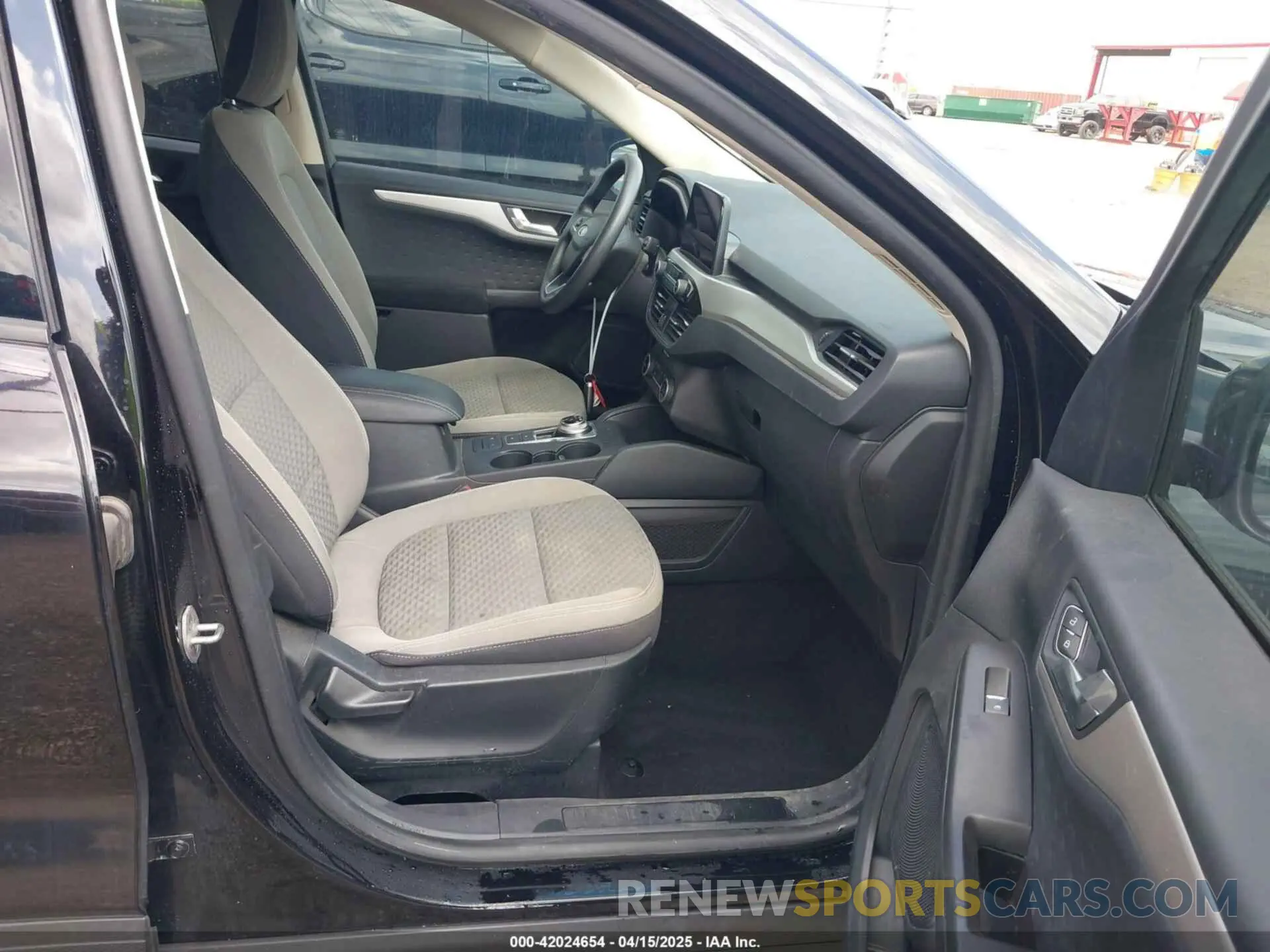 5 fotografías del automóvil dañado 1FMCU0G68LUA54439 FORD ESCAPE 2020