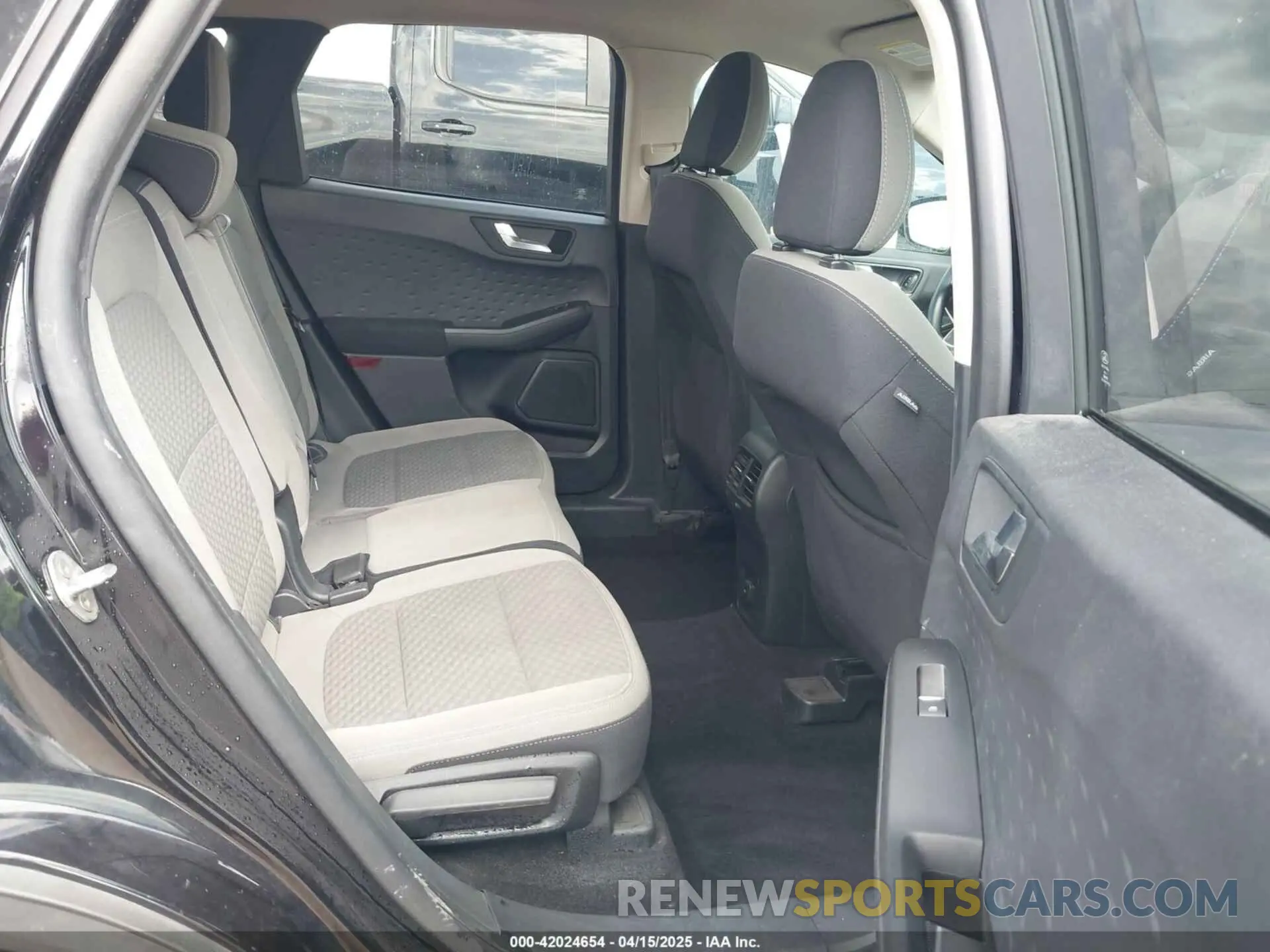 8 fotografías del automóvil dañado 1FMCU0G68LUA54439 FORD ESCAPE 2020