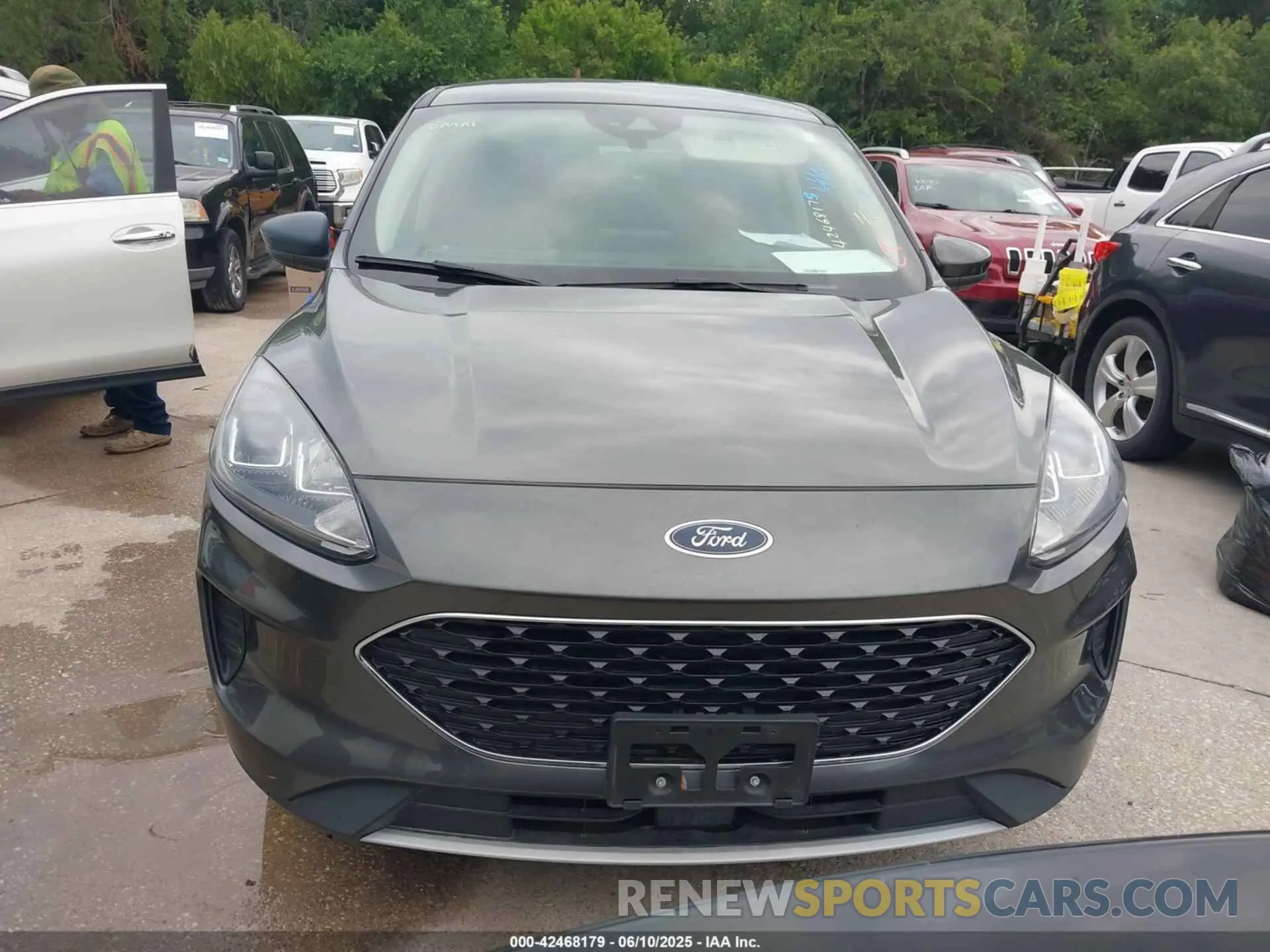 12 fotografías del automóvil dañado 1FMCU0G68LUA75081 FORD ESCAPE 2020