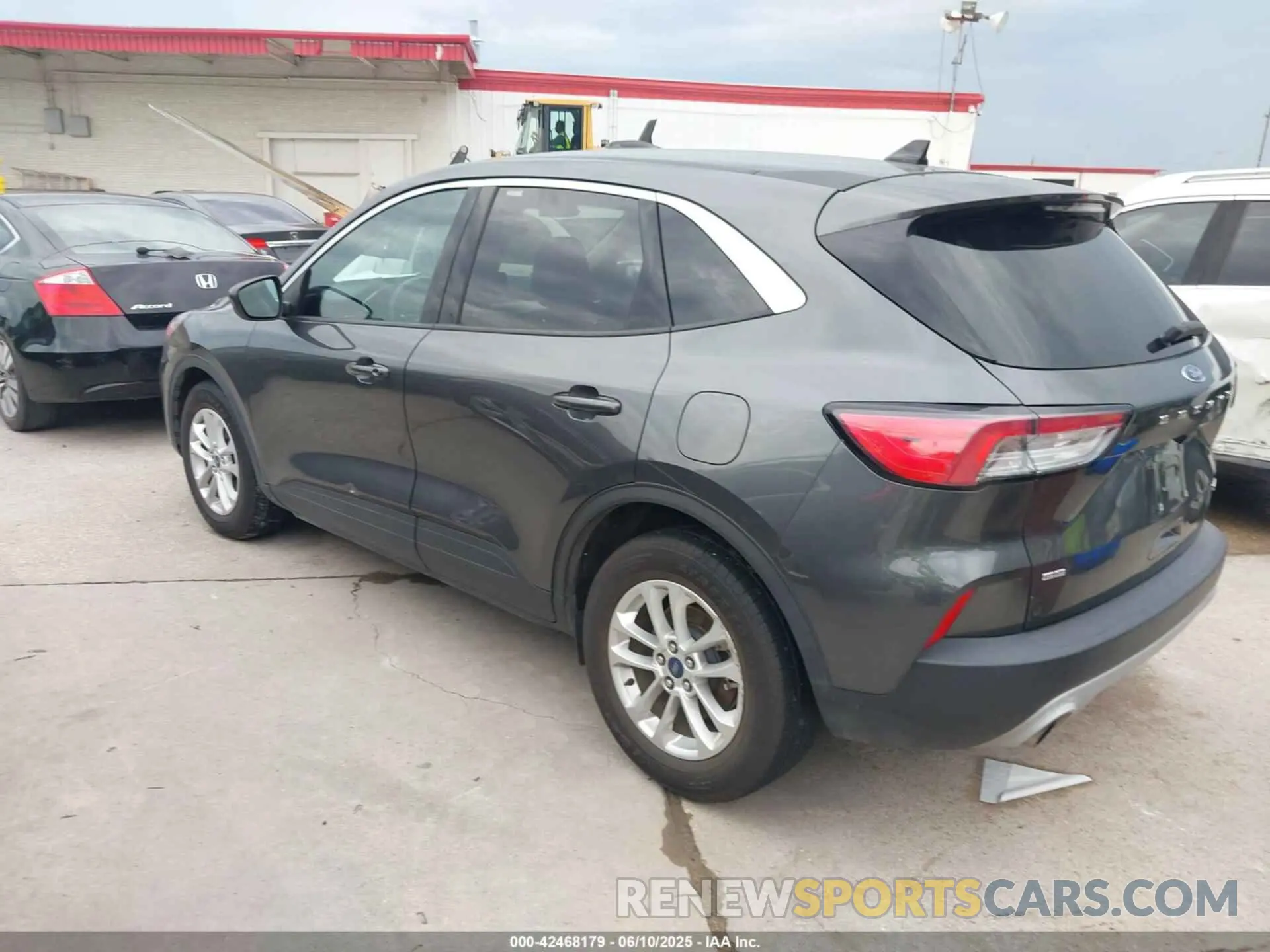 3 fotografías del automóvil dañado 1FMCU0G68LUA75081 FORD ESCAPE 2020