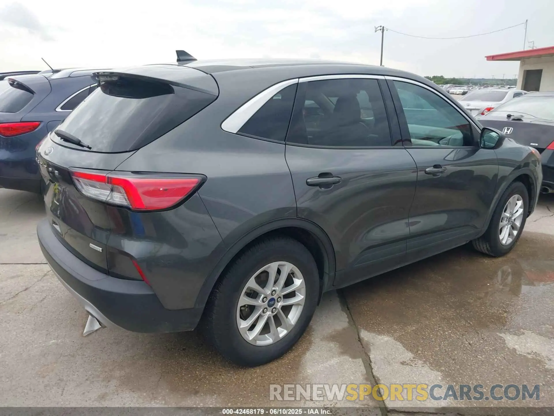 4 fotografías del automóvil dañado 1FMCU0G68LUA75081 FORD ESCAPE 2020