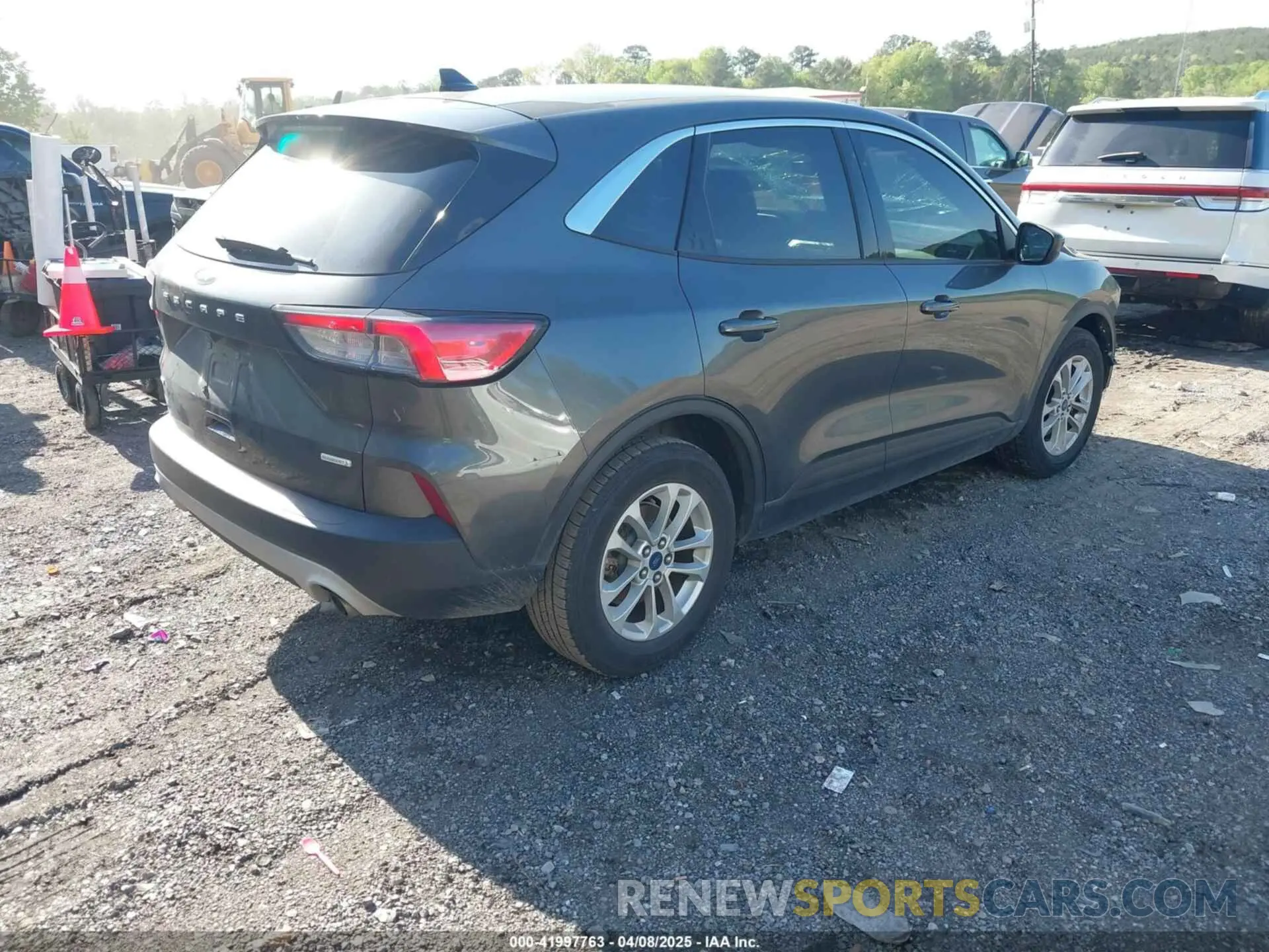 4 fotografías del automóvil dañado 1FMCU0G68LUA85285 FORD ESCAPE 2020