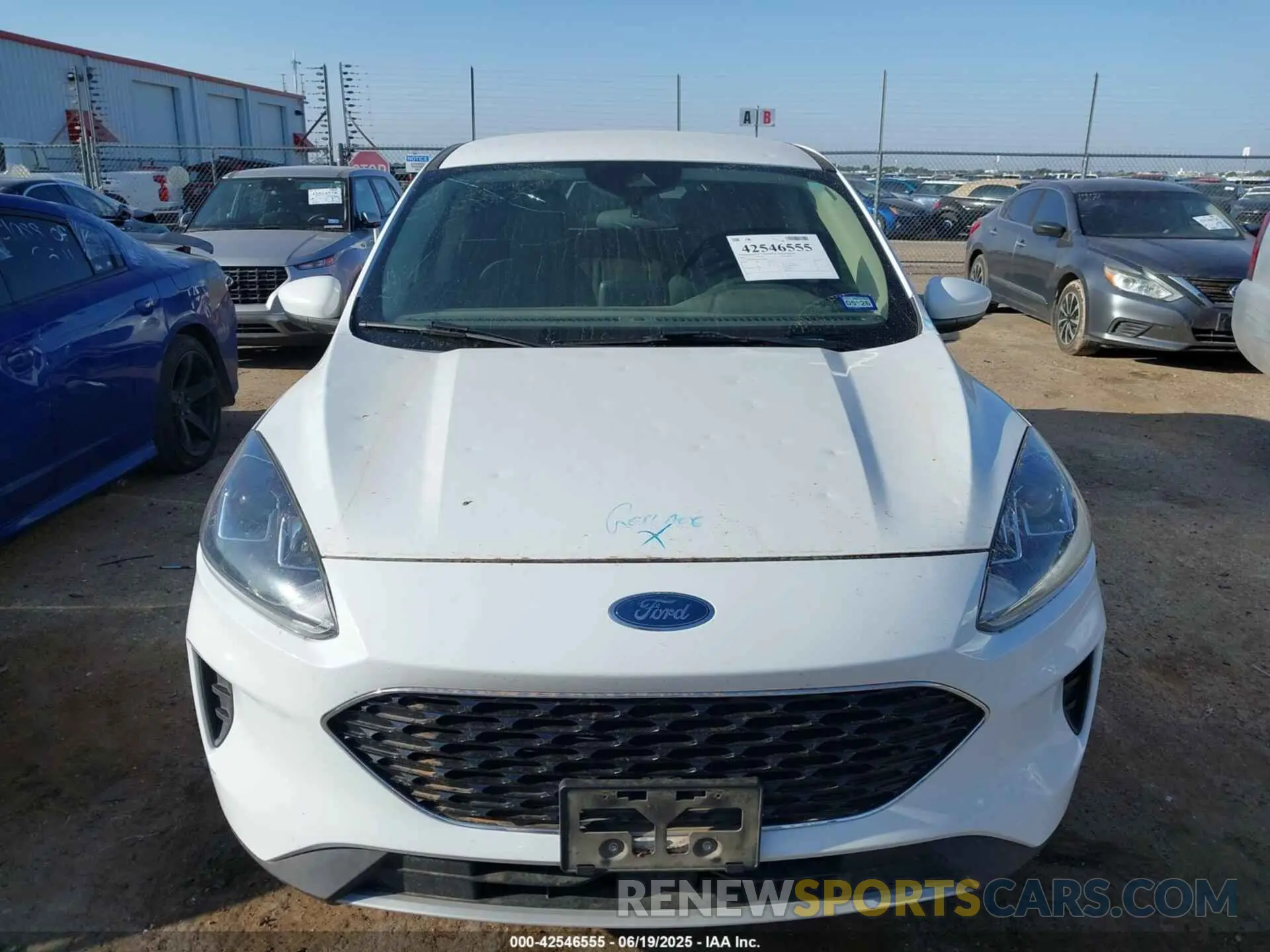 12 fotografías del automóvil dañado 1FMCU0G68LUB14896 FORD ESCAPE 2020