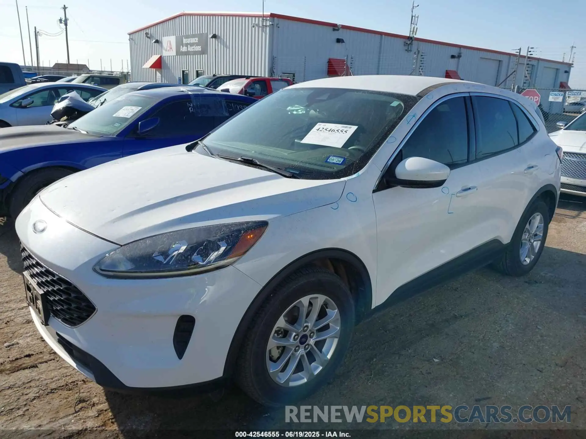 2 fotografías del automóvil dañado 1FMCU0G68LUB14896 FORD ESCAPE 2020