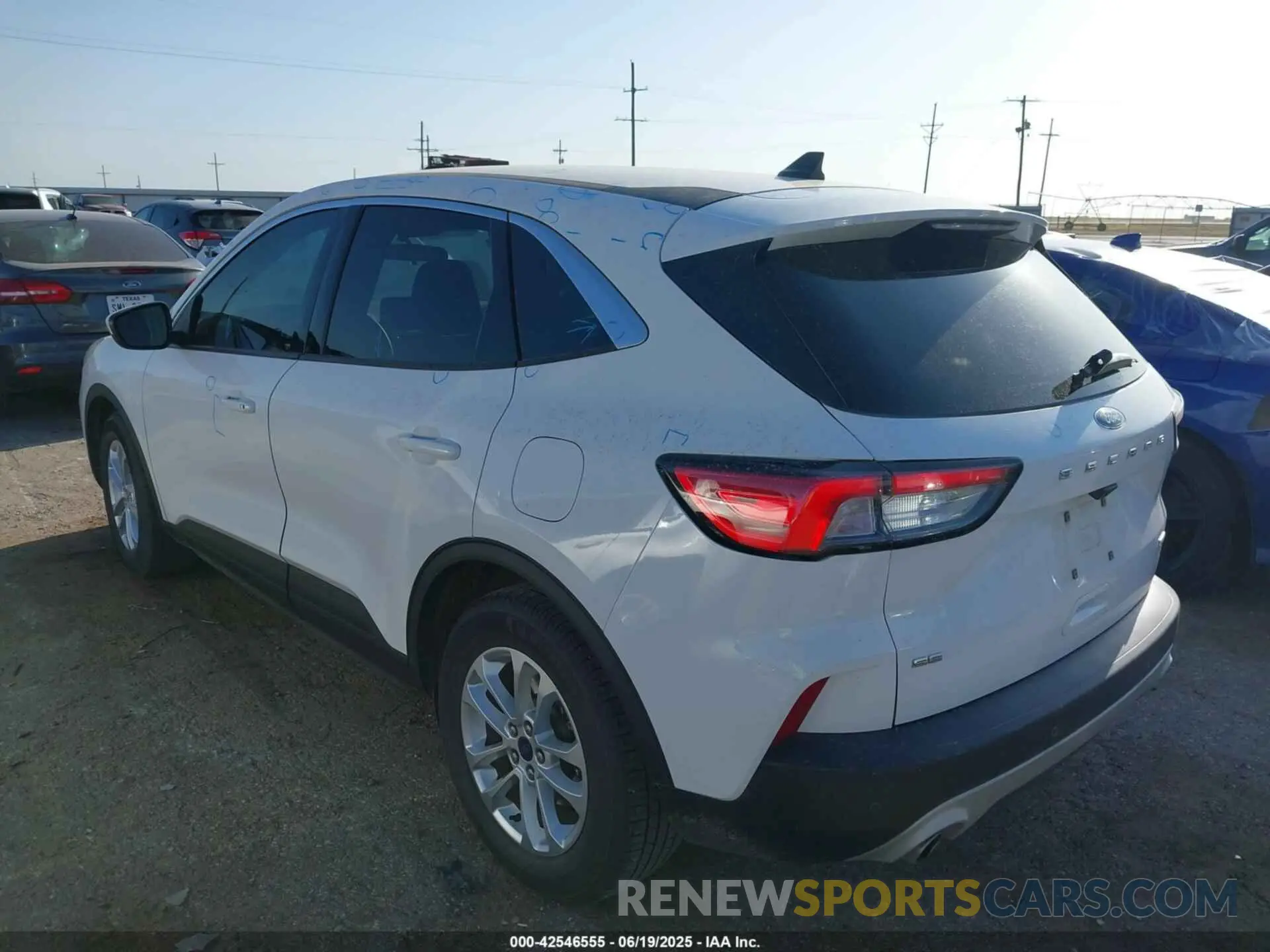 3 fotografías del automóvil dañado 1FMCU0G68LUB14896 FORD ESCAPE 2020