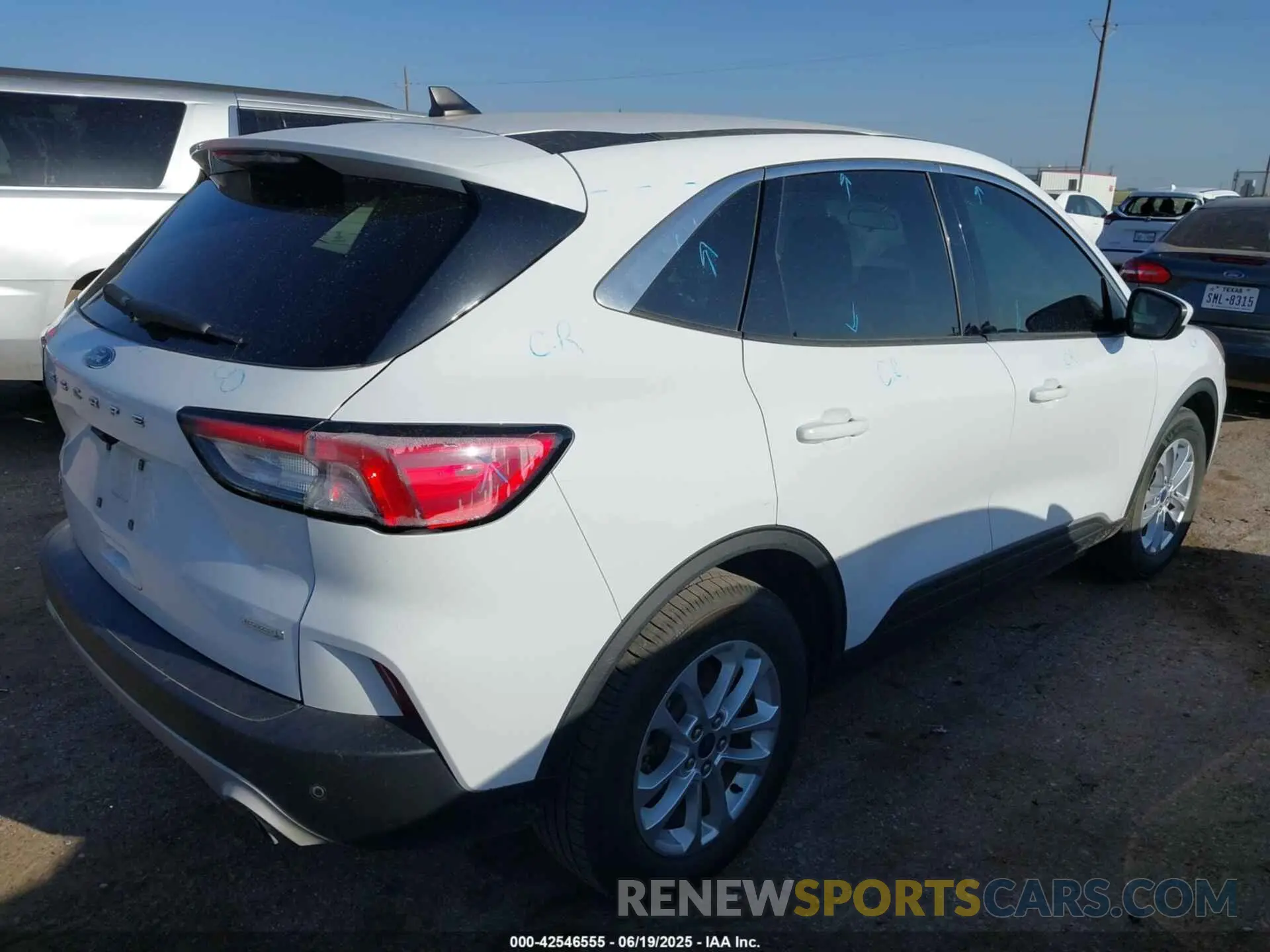 4 fotografías del automóvil dañado 1FMCU0G68LUB14896 FORD ESCAPE 2020