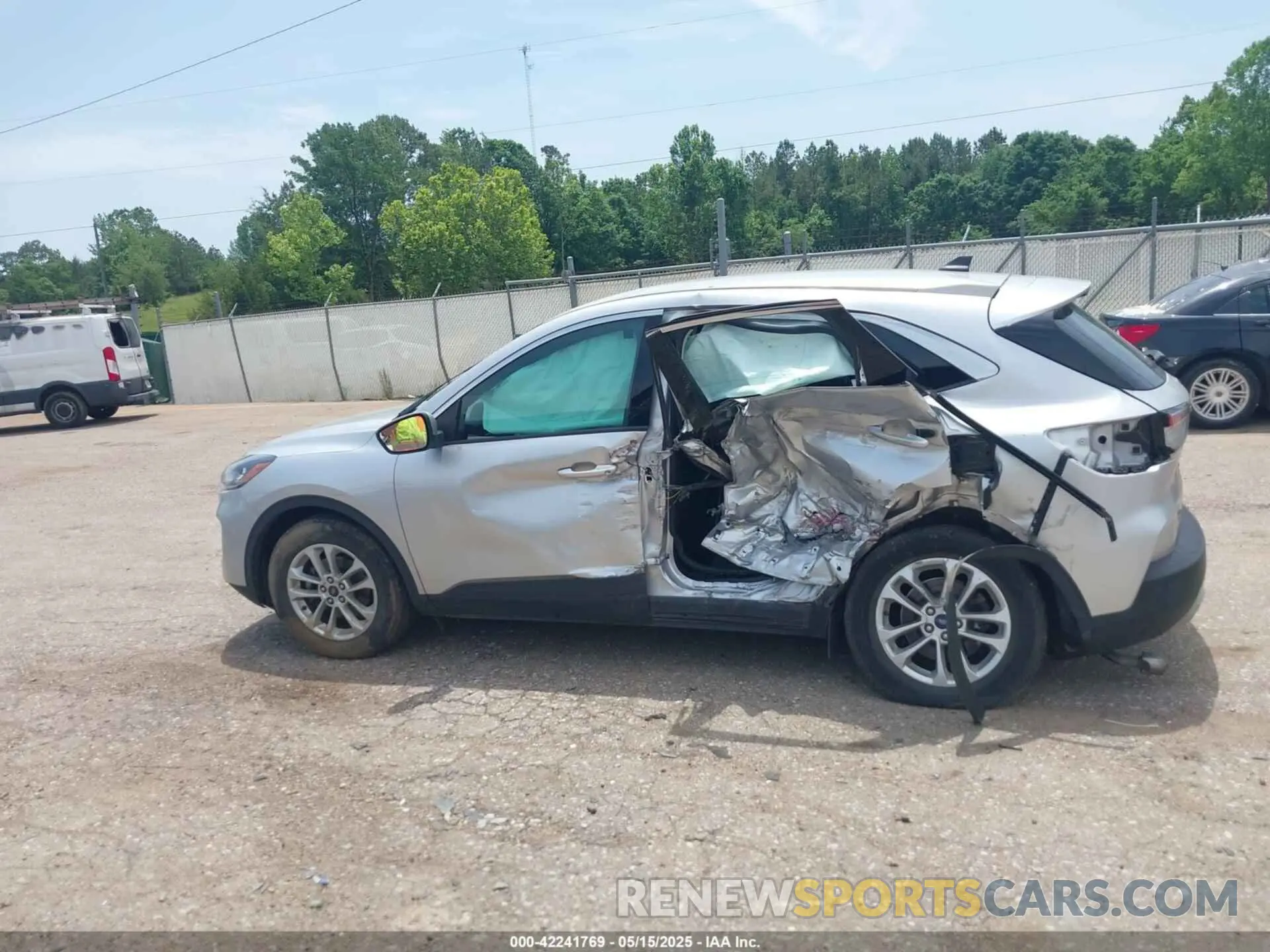 14 fotografías del automóvil dañado 1FMCU0G68LUB22240 FORD ESCAPE 2020