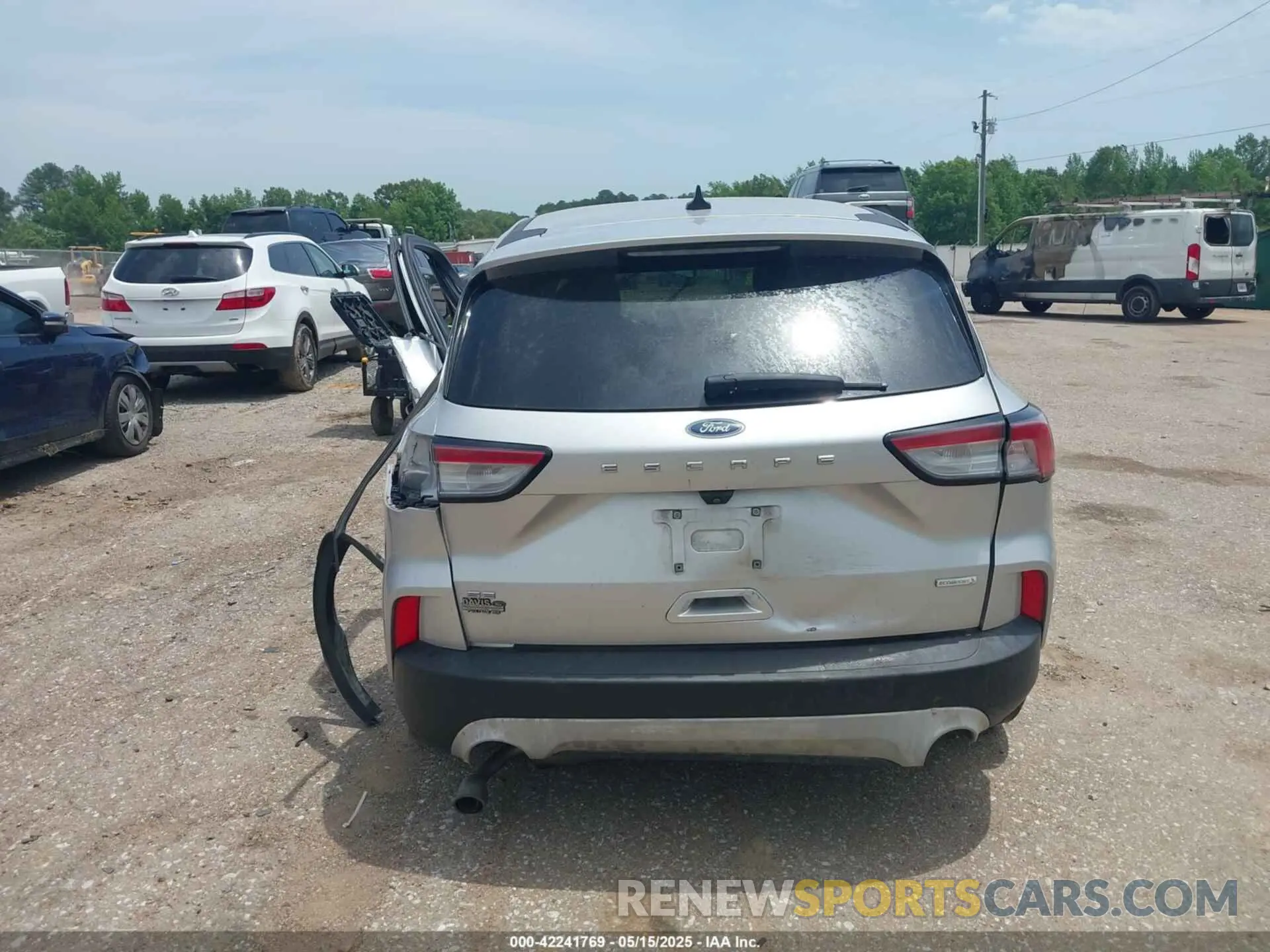 16 fotografías del automóvil dañado 1FMCU0G68LUB22240 FORD ESCAPE 2020
