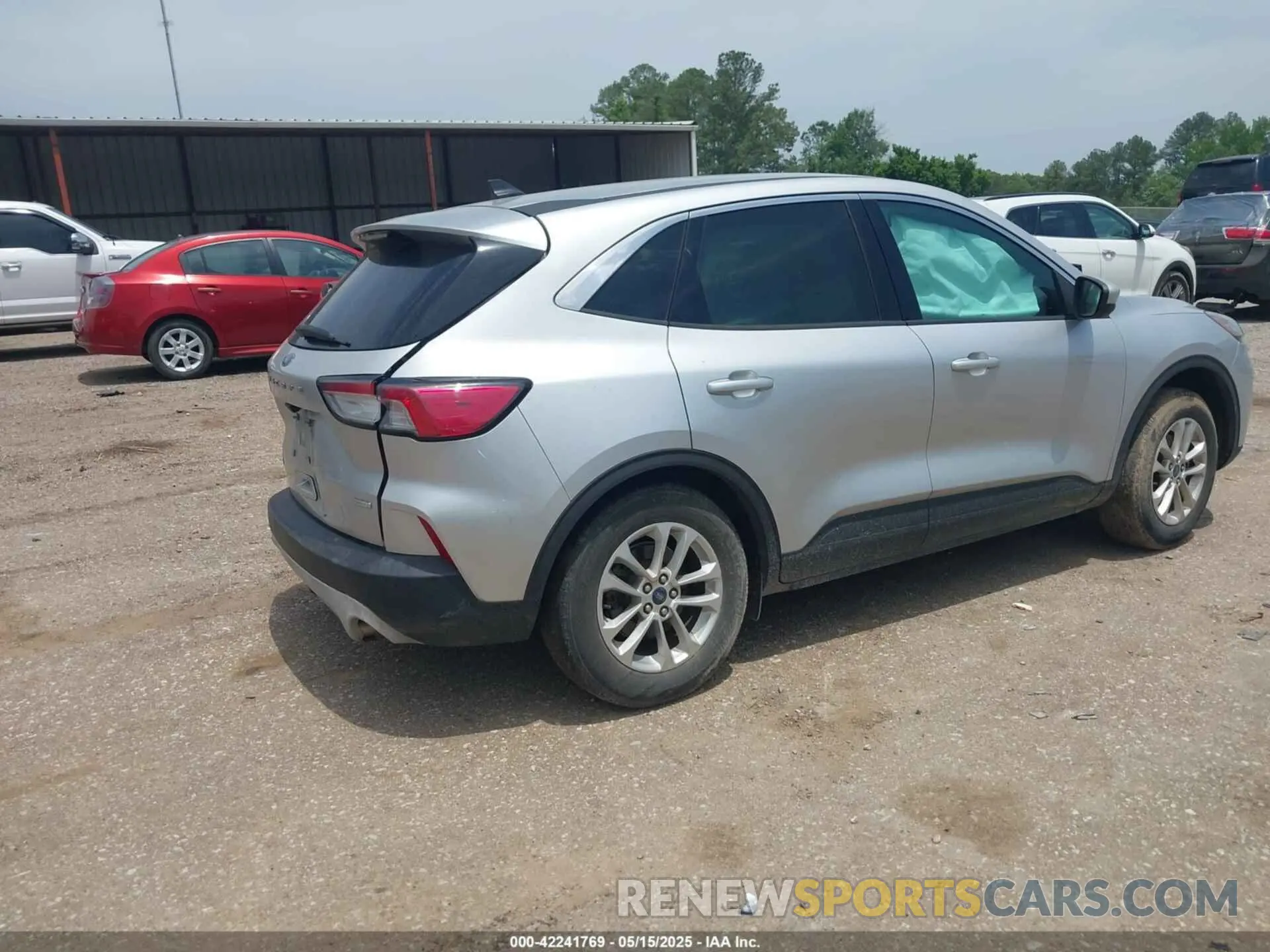 4 fotografías del automóvil dañado 1FMCU0G68LUB22240 FORD ESCAPE 2020