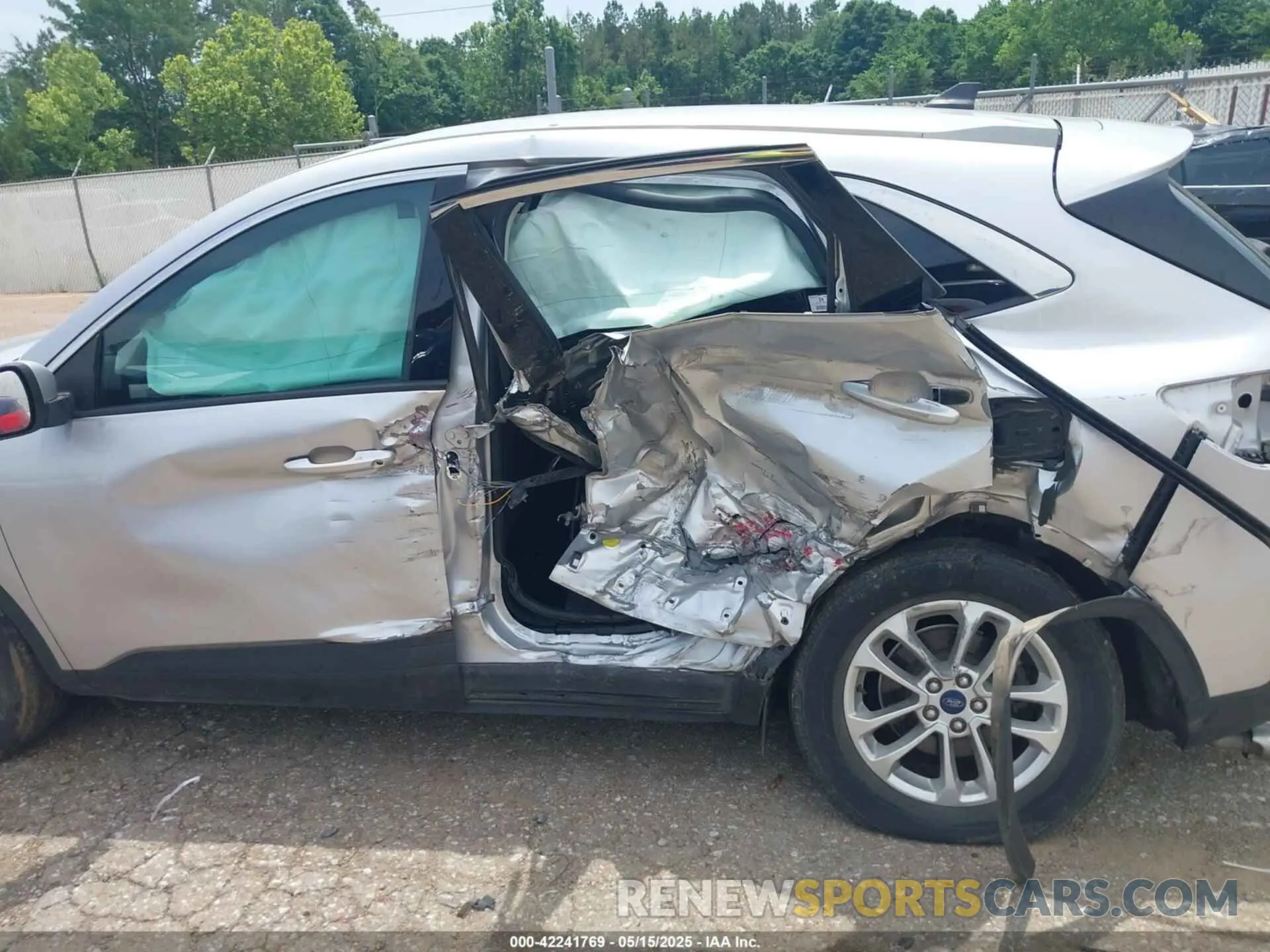 6 fotografías del automóvil dañado 1FMCU0G68LUB22240 FORD ESCAPE 2020