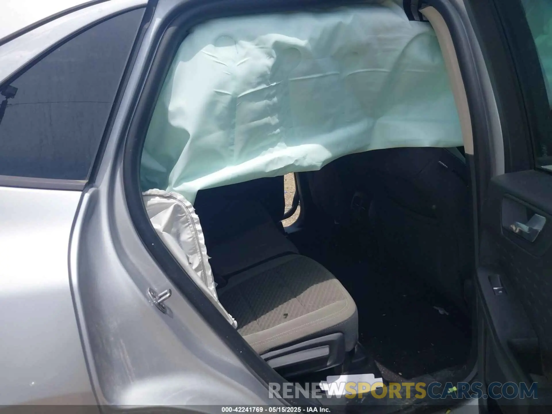 8 fotografías del automóvil dañado 1FMCU0G68LUB22240 FORD ESCAPE 2020