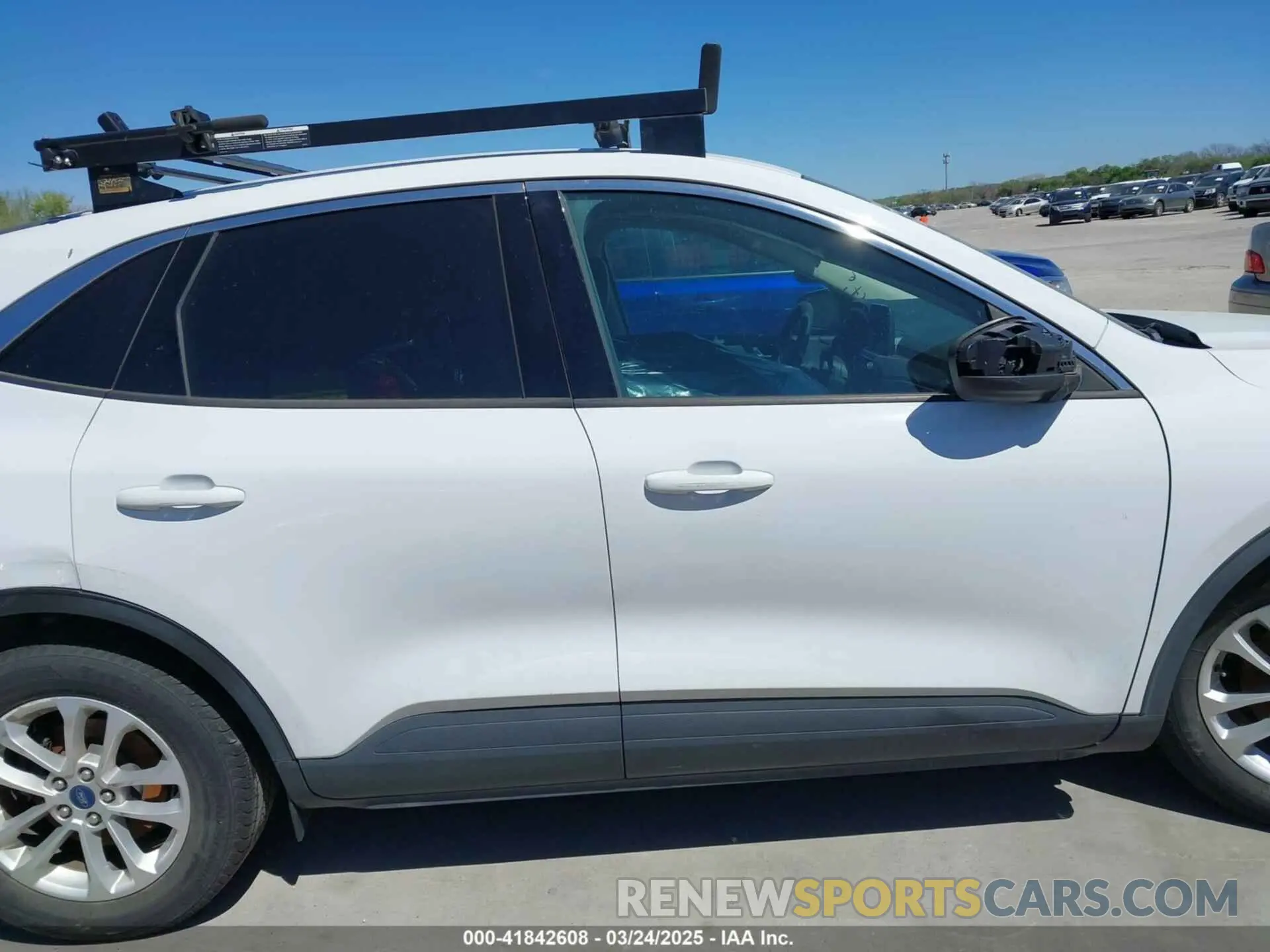 13 fotografías del automóvil dañado 1FMCU0G68LUB44688 FORD ESCAPE 2020