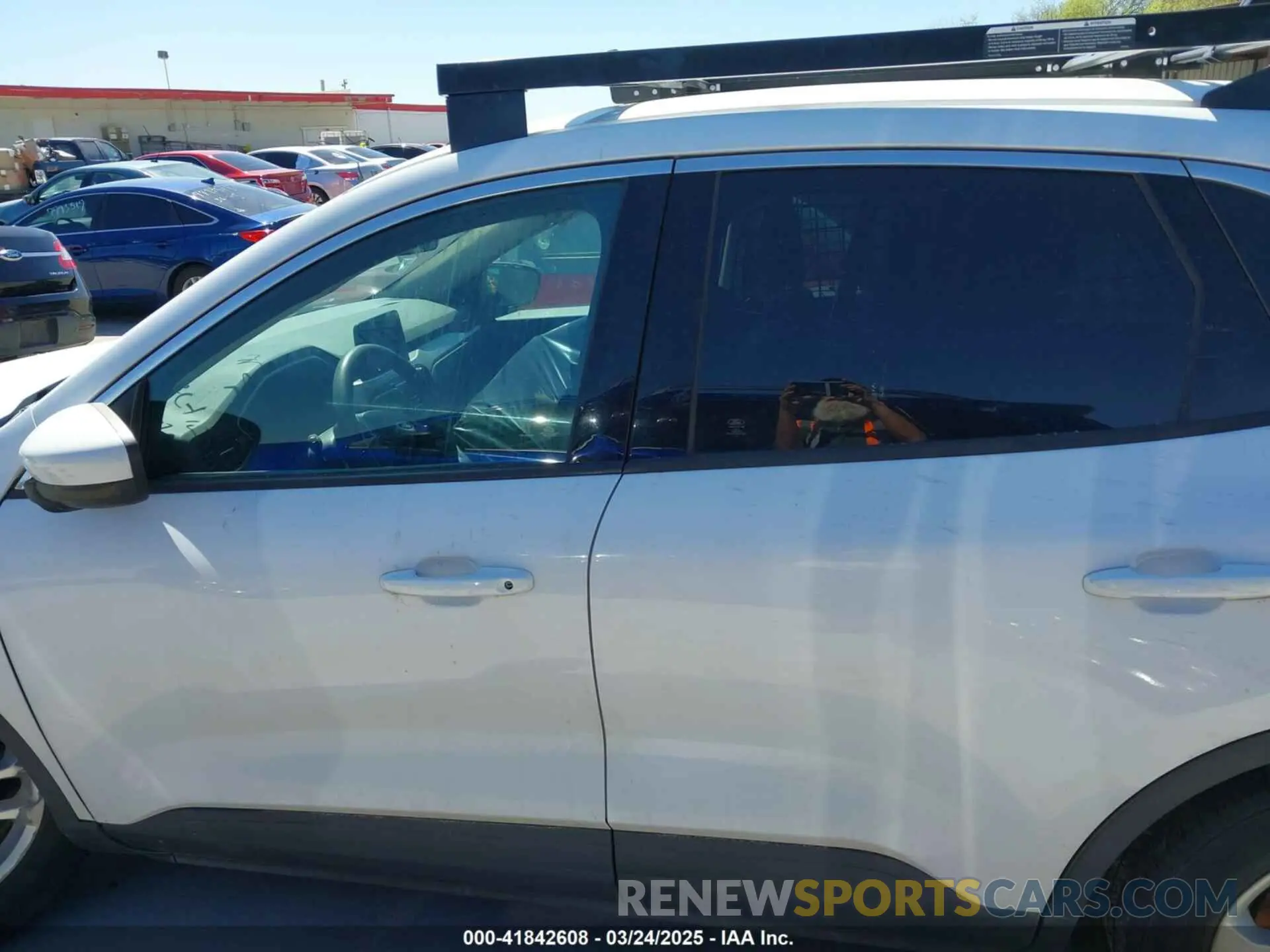 14 fotografías del automóvil dañado 1FMCU0G68LUB44688 FORD ESCAPE 2020
