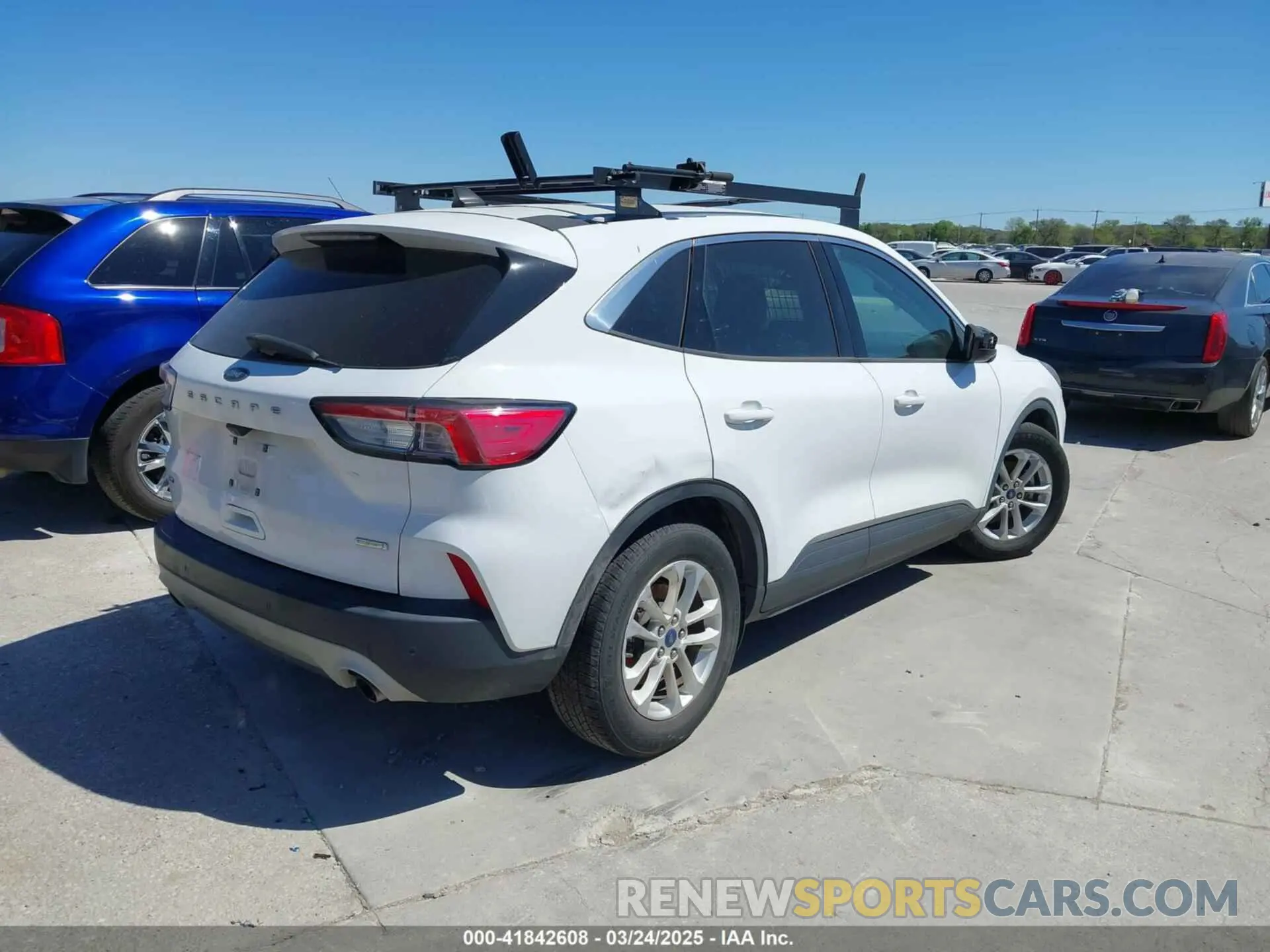 4 fotografías del automóvil dañado 1FMCU0G68LUB44688 FORD ESCAPE 2020