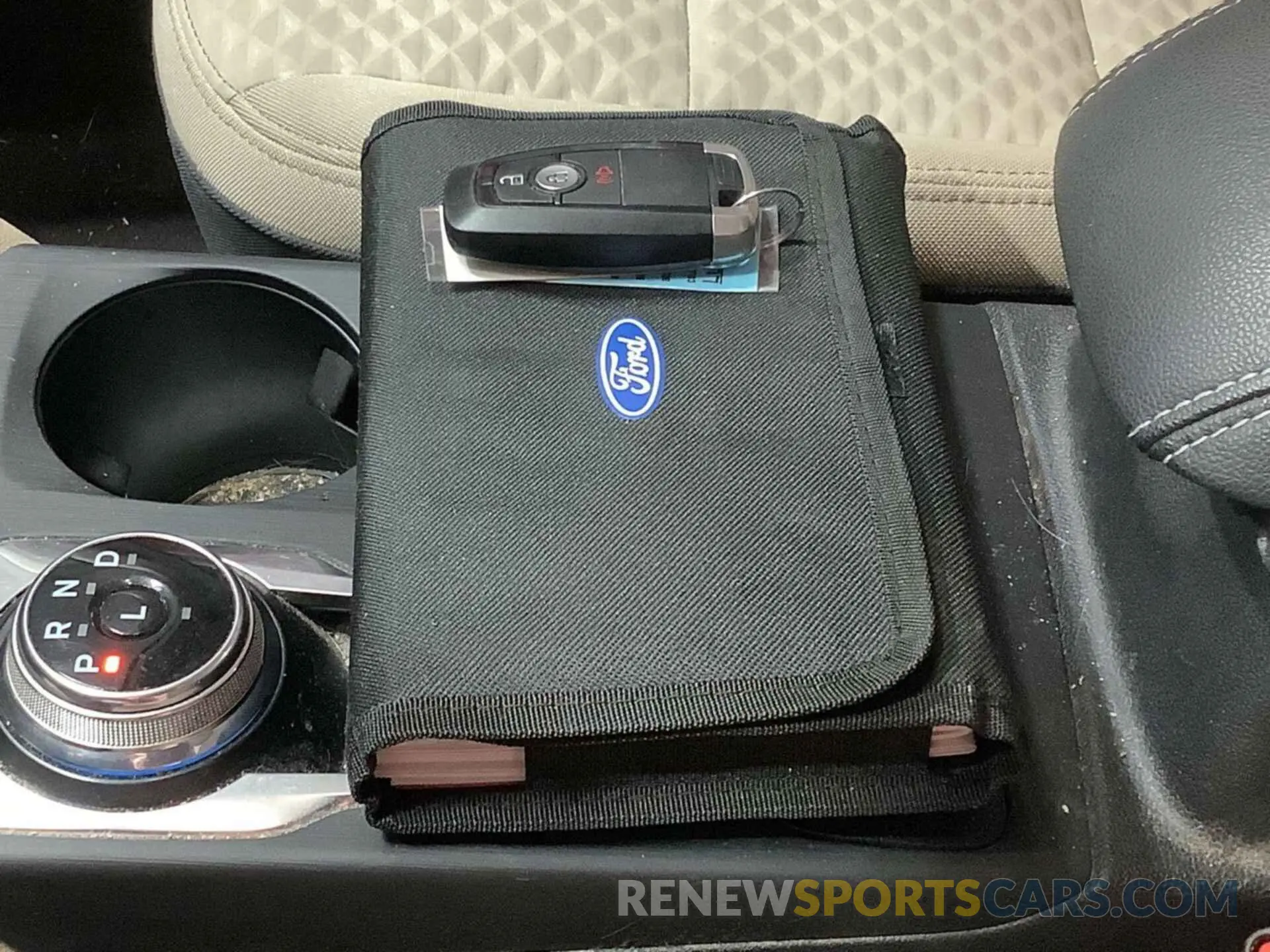 34 fotografías del automóvil dañado 1FMCU0G68LUB45078 FORD ESCAPE 2020