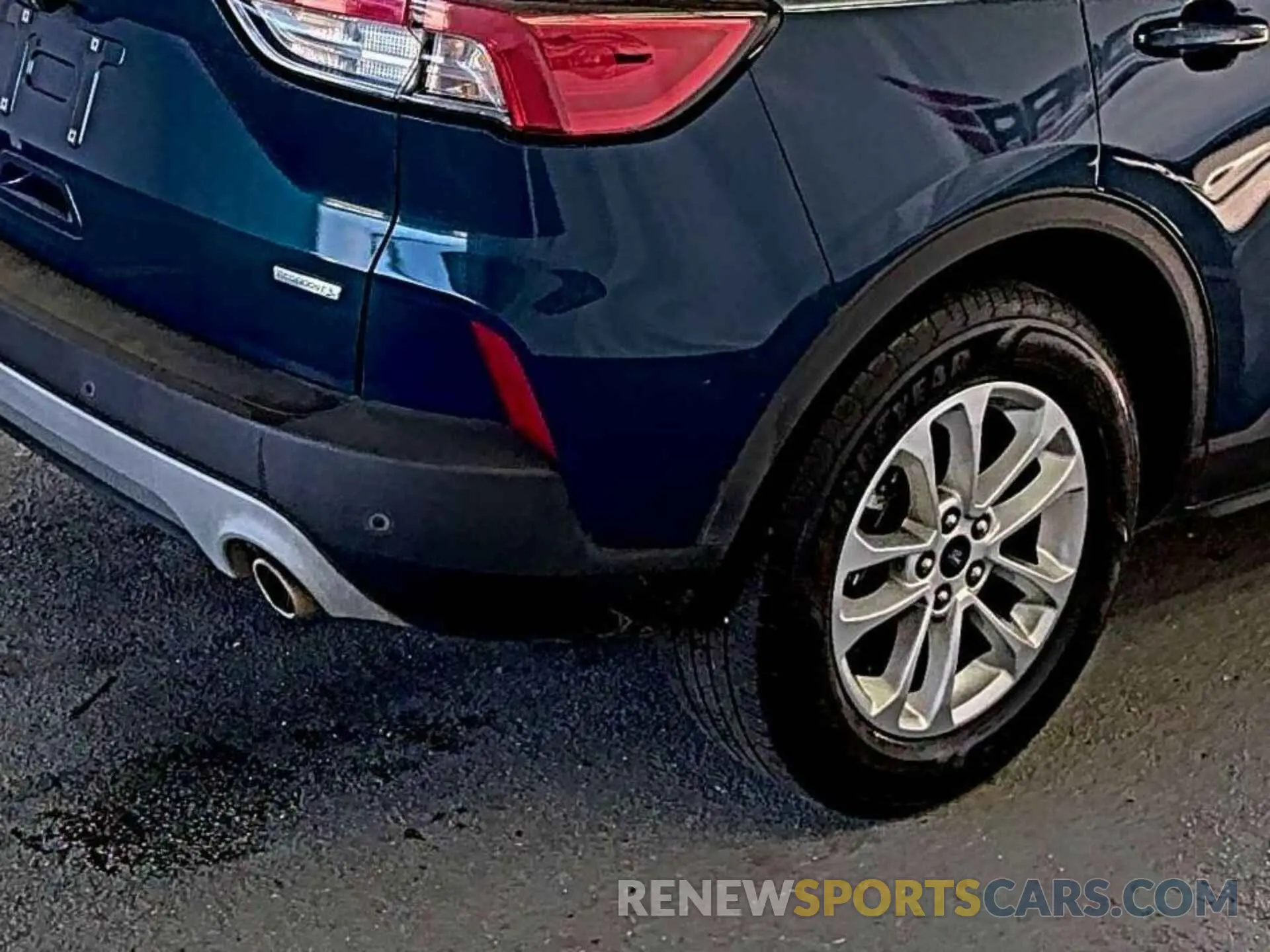 8 fotografías del automóvil dañado 1FMCU0G68LUB45078 FORD ESCAPE 2020