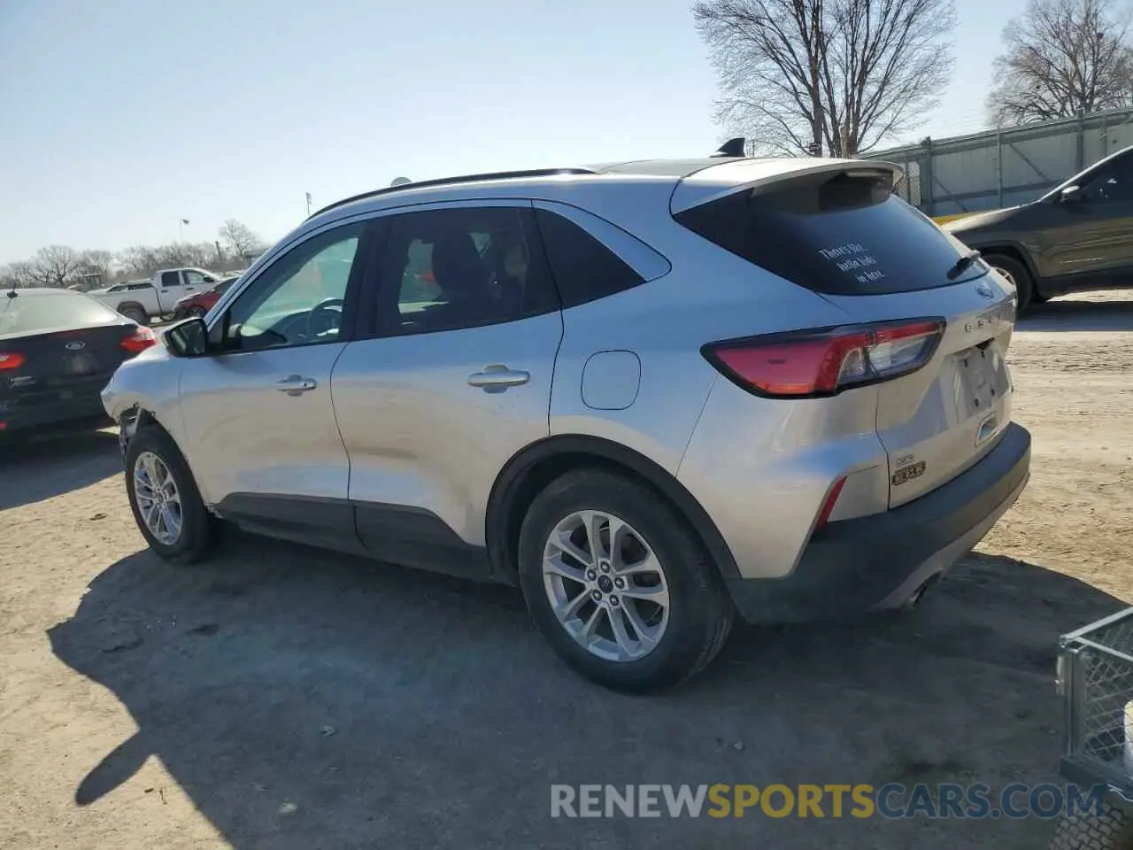 2 fotografías del automóvil dañado 1FMCU0G68LUB78758 FORD ESCAPE 2020
