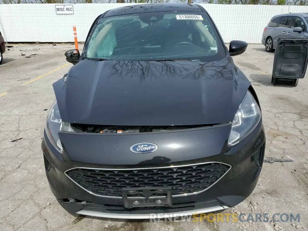 5 fotografías del automóvil dañado 1FMCU0G68LUC21771 FORD ESCAPE 2020