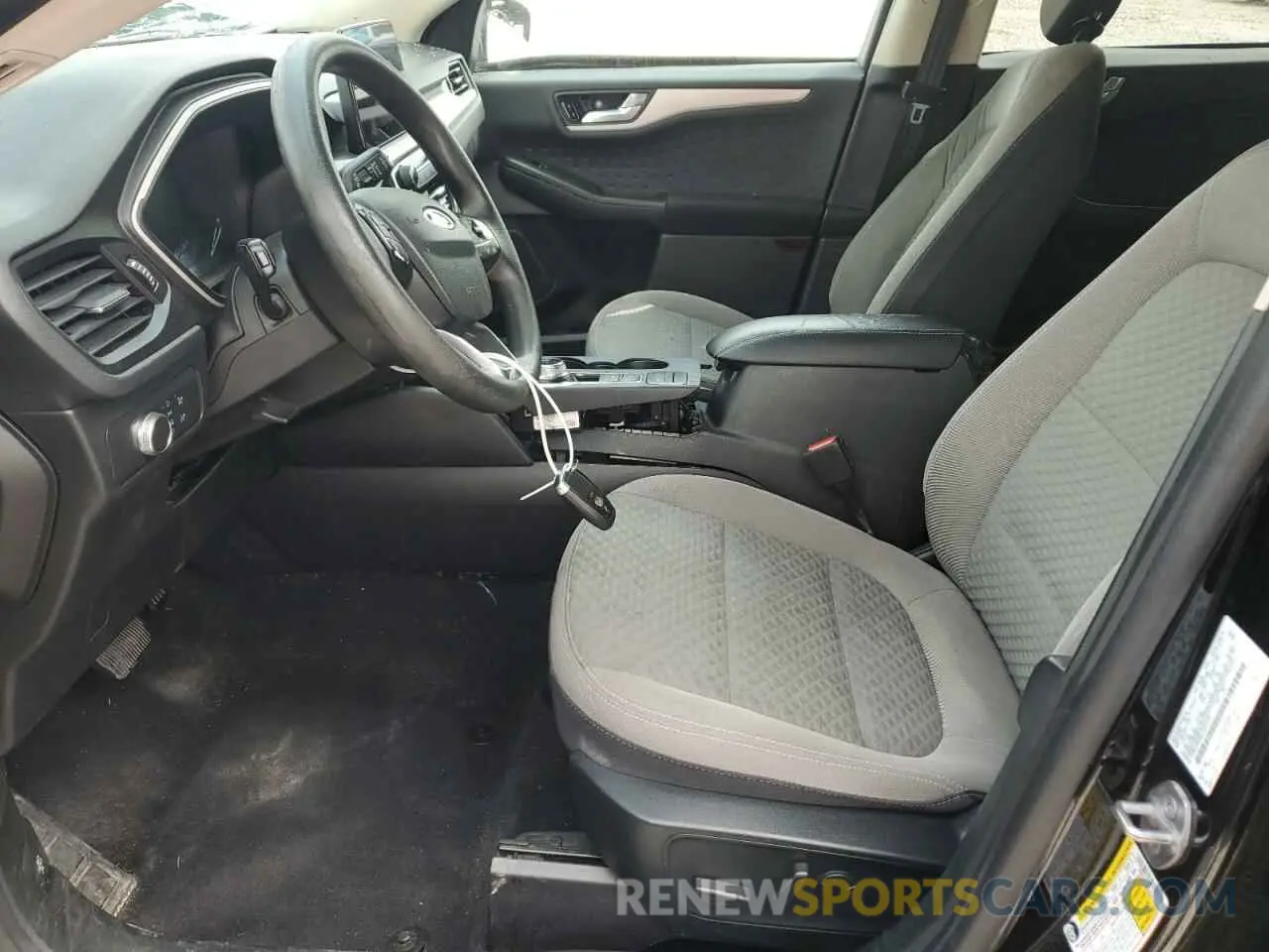 7 fotografías del automóvil dañado 1FMCU0G68LUC21771 FORD ESCAPE 2020