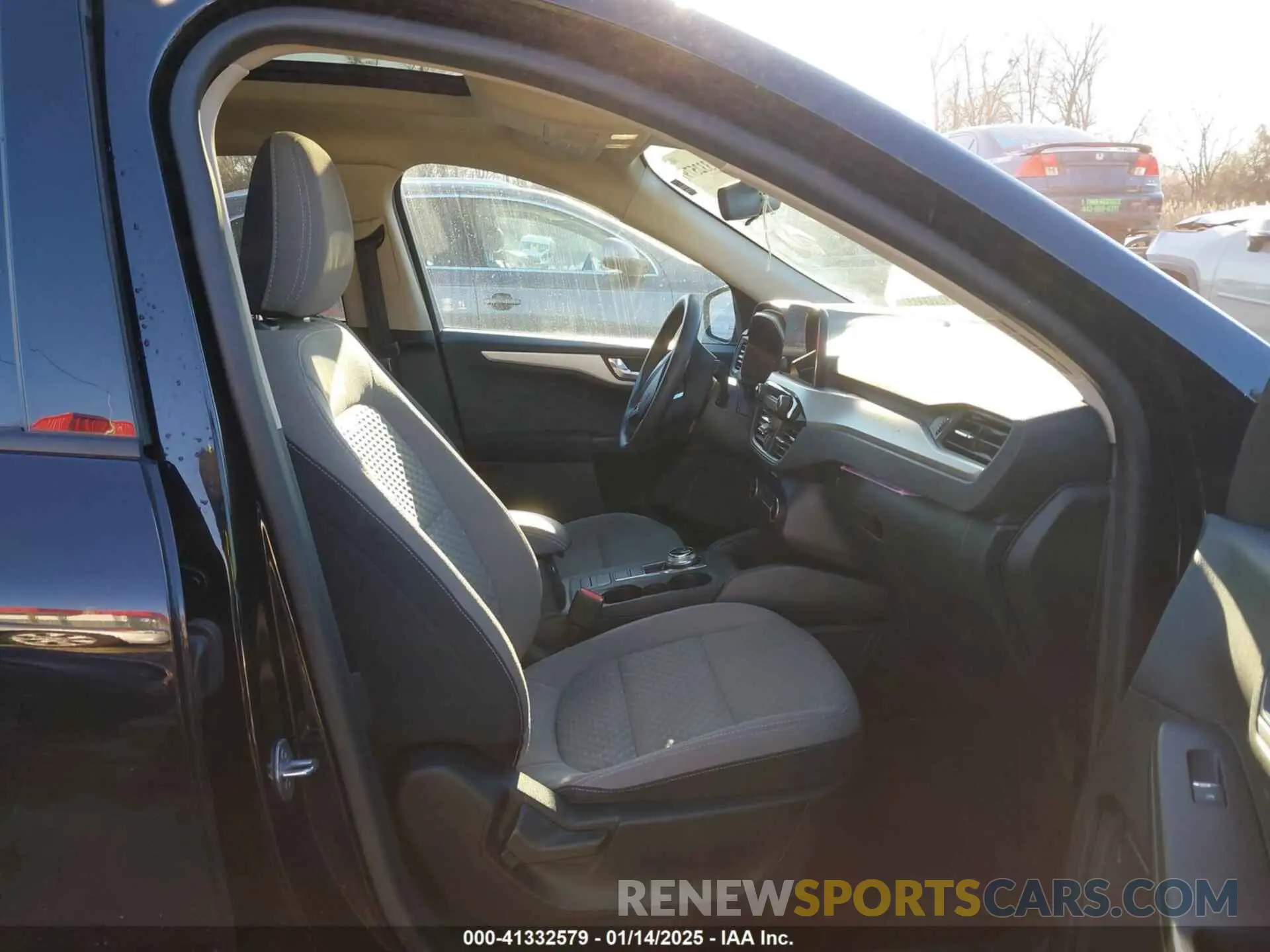 5 fotografías del automóvil dañado 1FMCU0G69LUA65918 FORD ESCAPE 2020