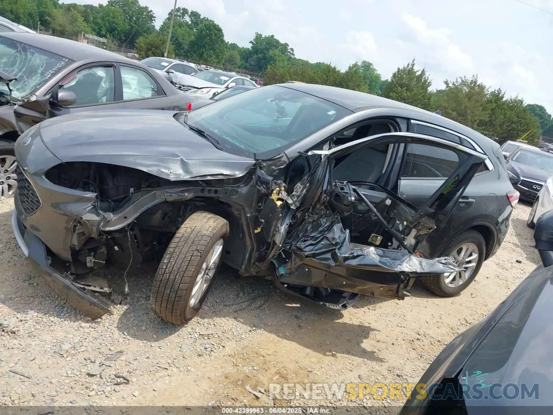 13 fotografías del automóvil dañado 1FMCU0G69LUA67782 FORD ESCAPE 2020
