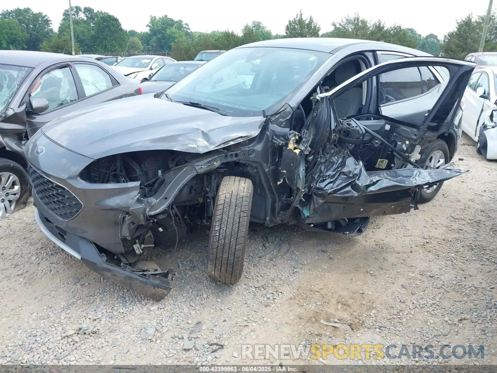 2 fotografías del automóvil dañado 1FMCU0G69LUA67782 FORD ESCAPE 2020