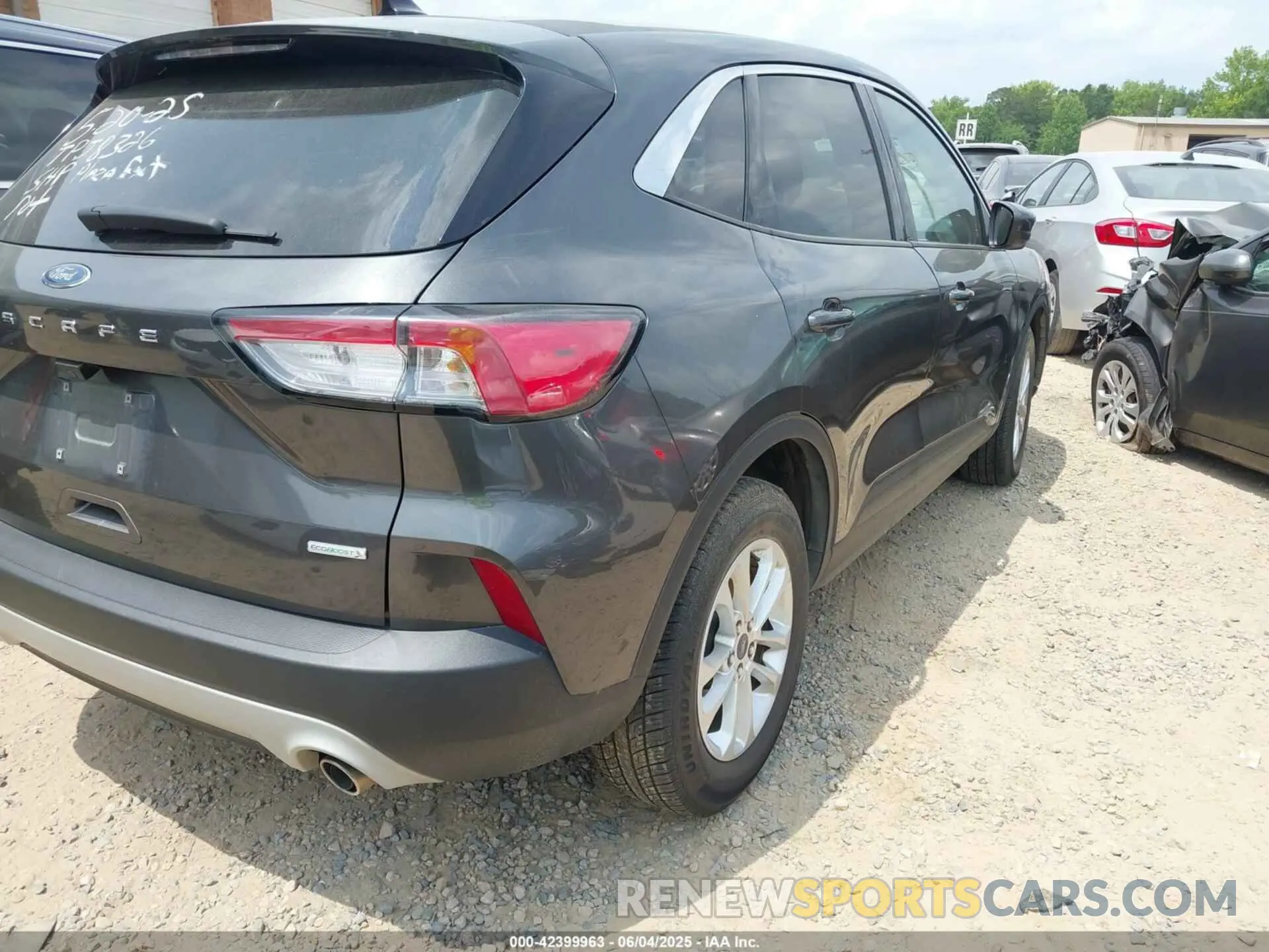 4 fotografías del automóvil dañado 1FMCU0G69LUA67782 FORD ESCAPE 2020