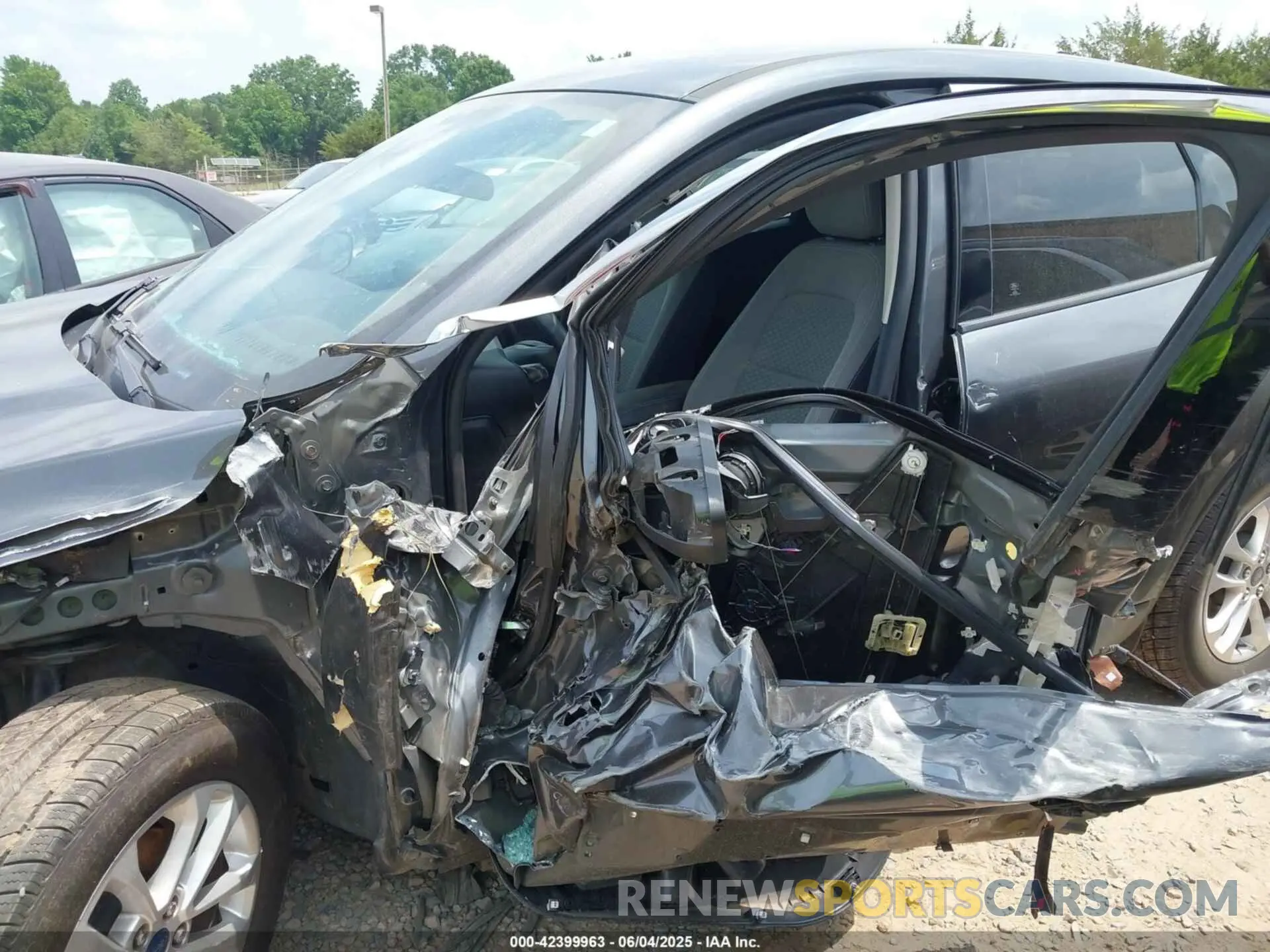 6 fotografías del automóvil dañado 1FMCU0G69LUA67782 FORD ESCAPE 2020