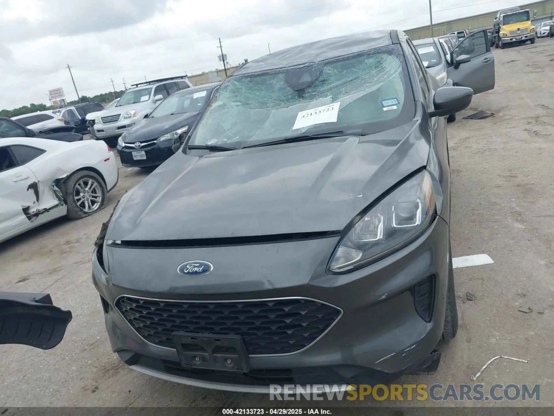 12 fotografías del automóvil dañado 1FMCU0G69LUA75204 FORD ESCAPE 2020
