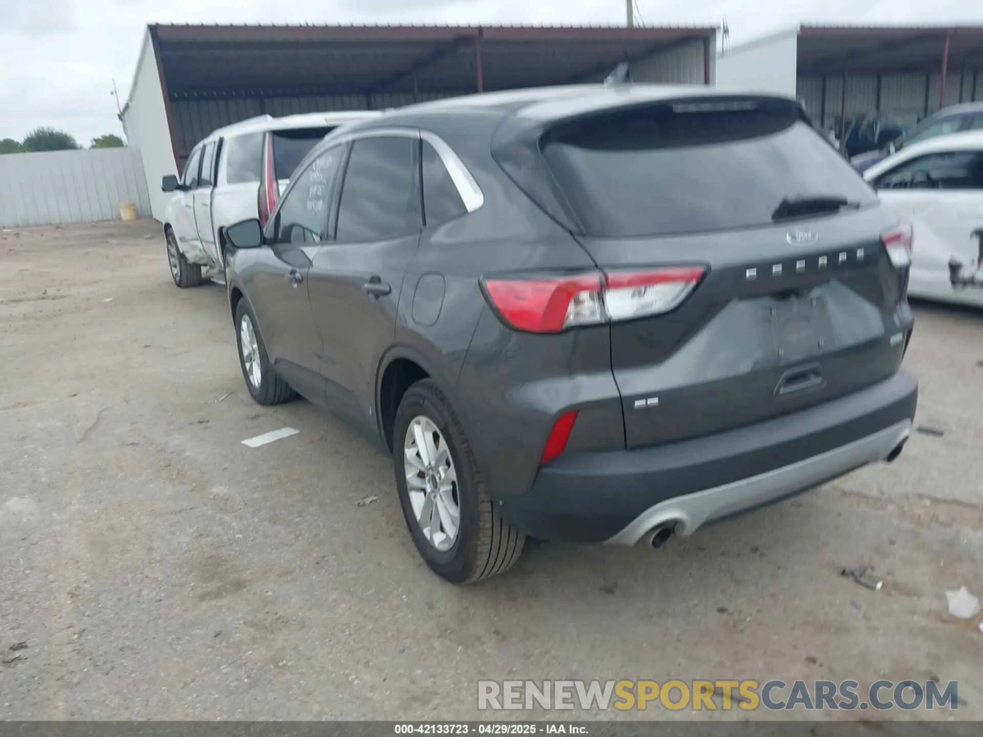 3 fotografías del automóvil dañado 1FMCU0G69LUA75204 FORD ESCAPE 2020