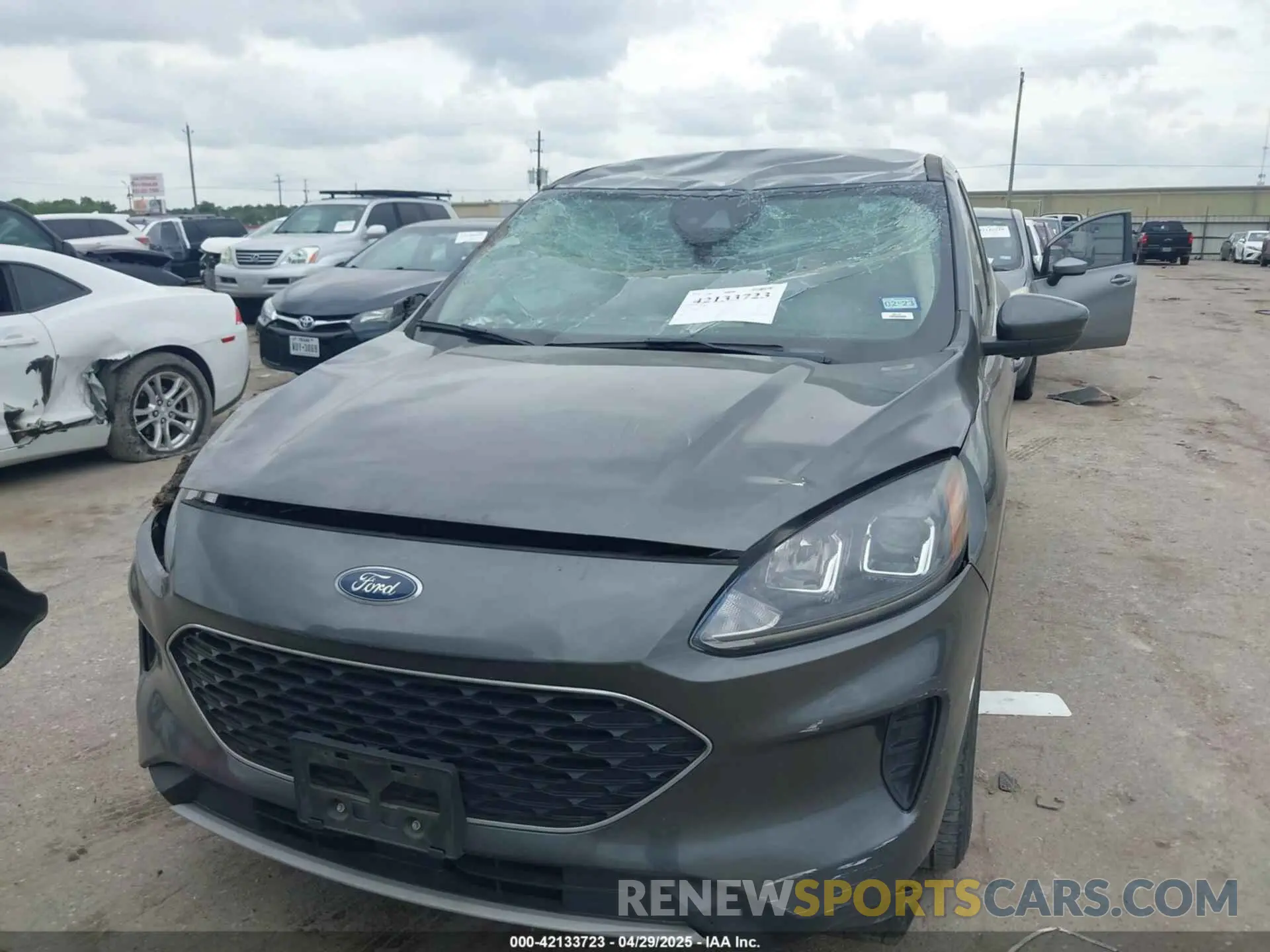 6 fotografías del automóvil dañado 1FMCU0G69LUA75204 FORD ESCAPE 2020