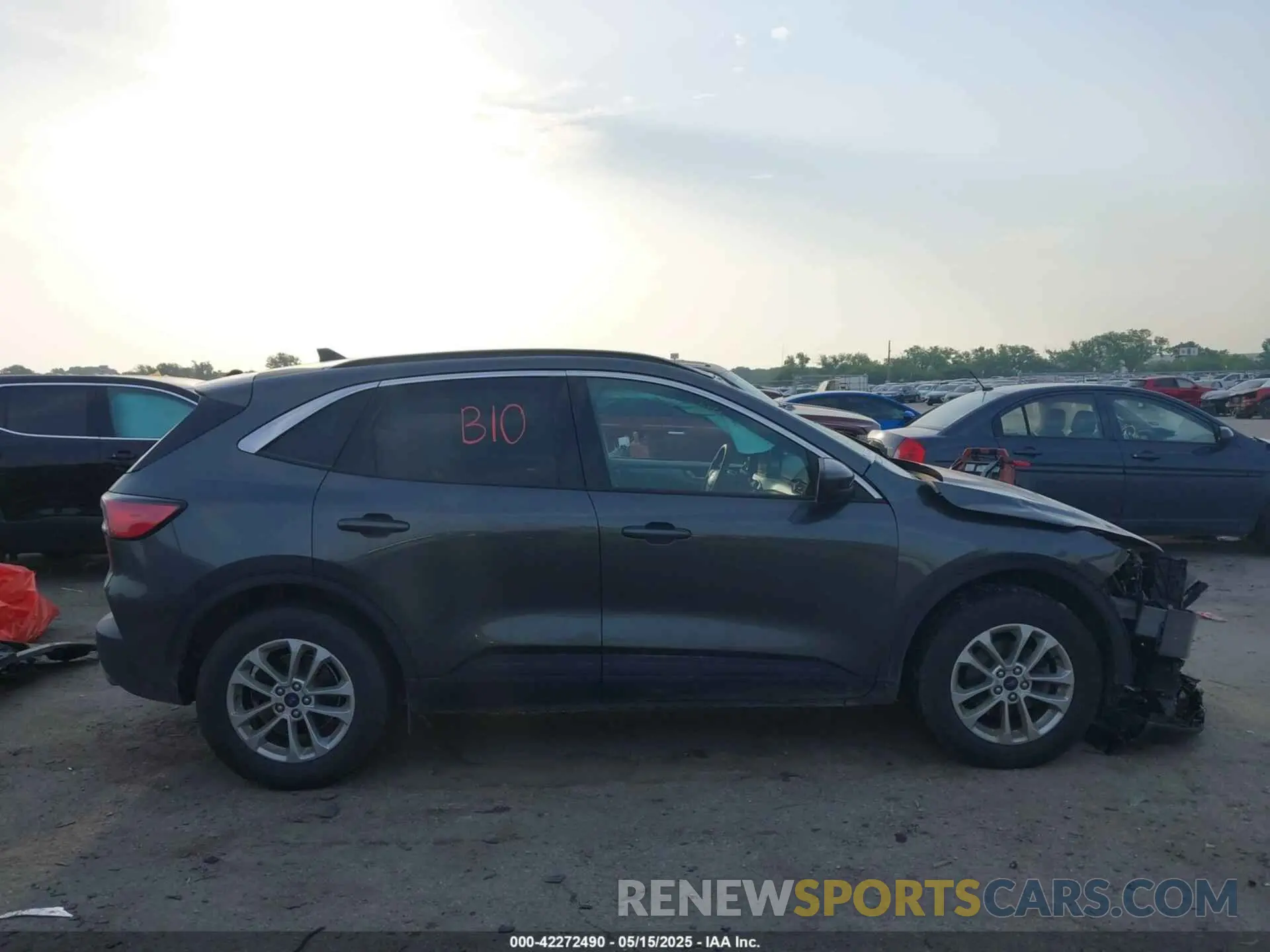 14 fotografías del automóvil dañado 1FMCU0G69LUA92312 FORD ESCAPE 2020