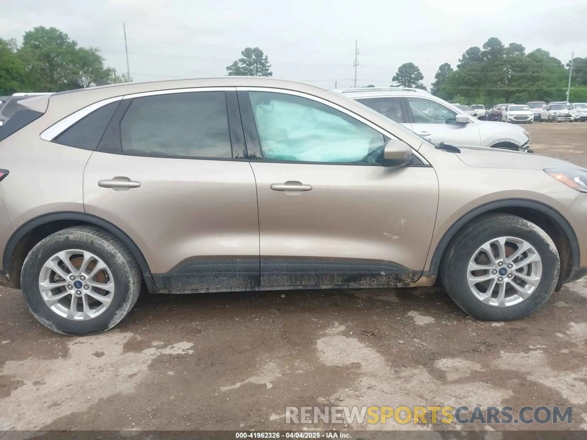 13 fotografías del automóvil dañado 1FMCU0G69LUB30539 FORD ESCAPE 2020