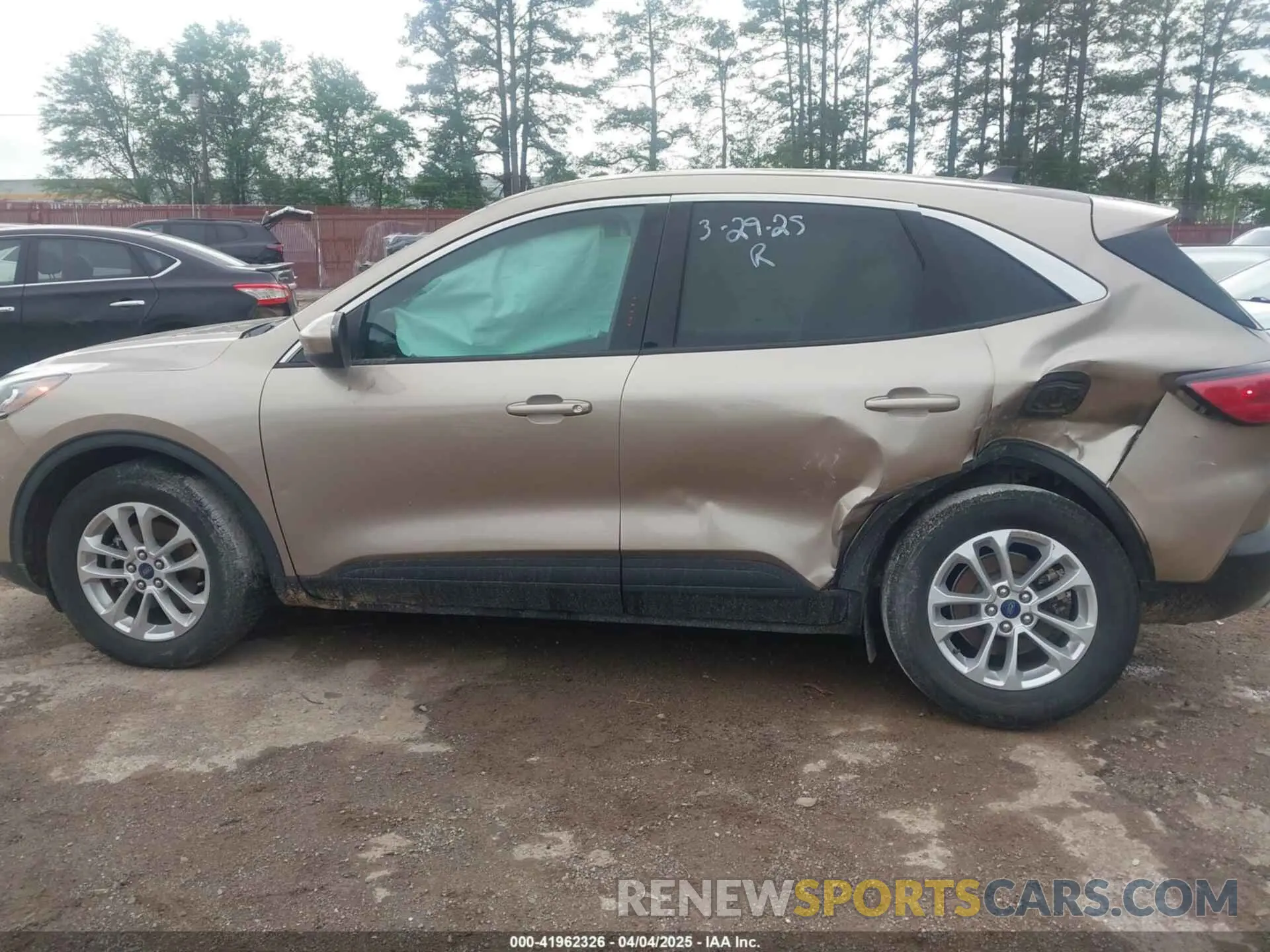 14 fotografías del automóvil dañado 1FMCU0G69LUB30539 FORD ESCAPE 2020