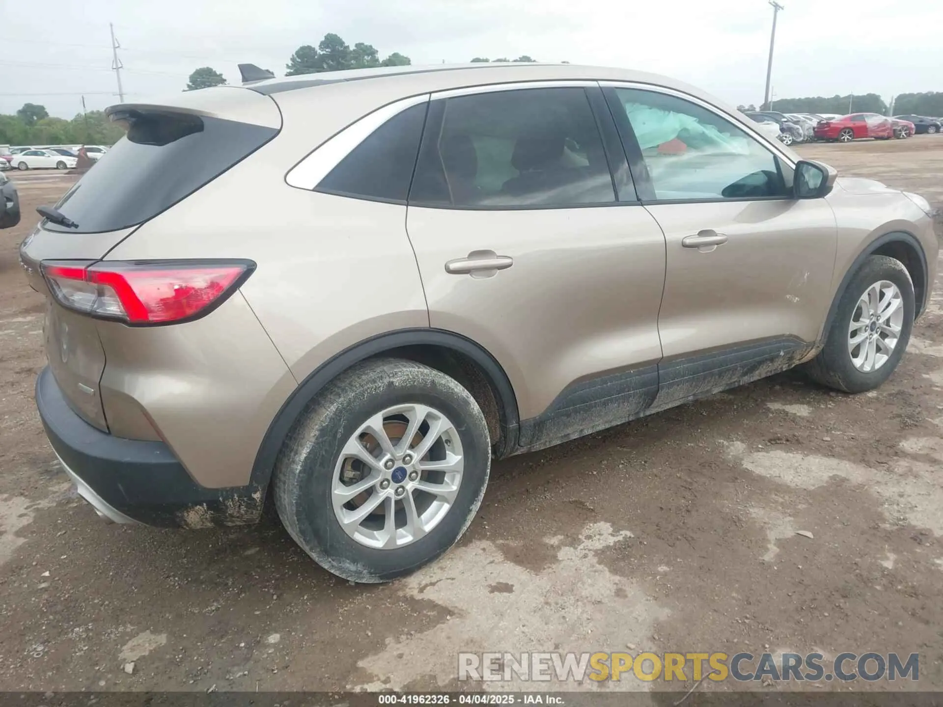 4 fotografías del automóvil dañado 1FMCU0G69LUB30539 FORD ESCAPE 2020