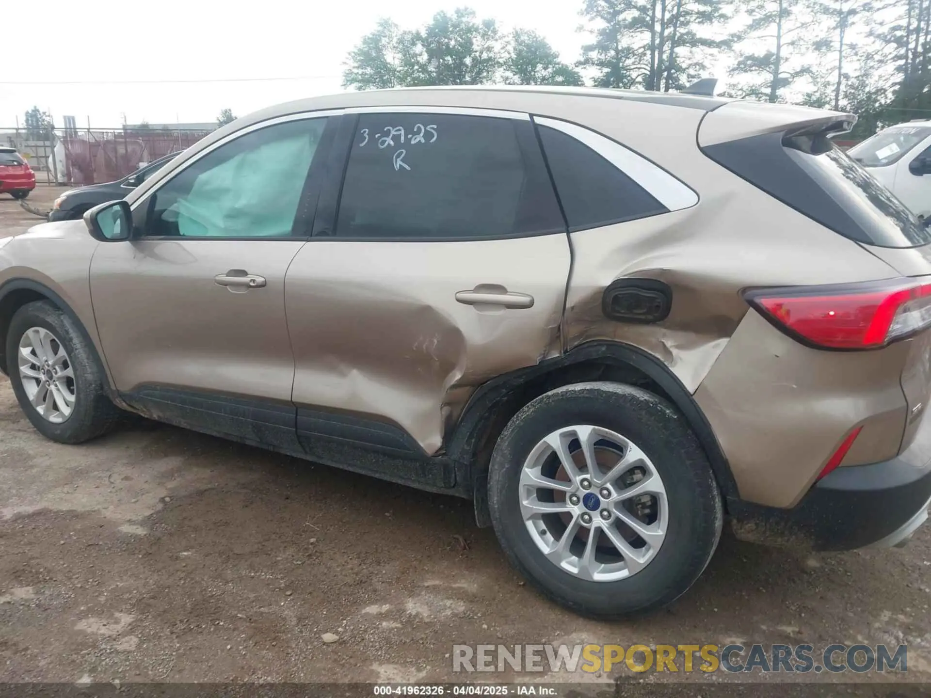 6 fotografías del automóvil dañado 1FMCU0G69LUB30539 FORD ESCAPE 2020