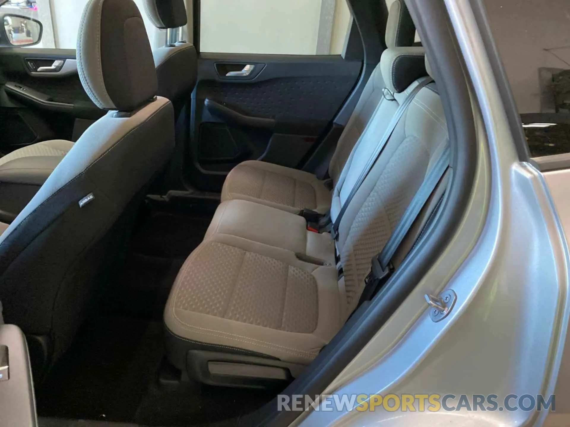 8 fotografías del automóvil dañado 1FMCU0G69LUB45140 FORD ESCAPE 2020