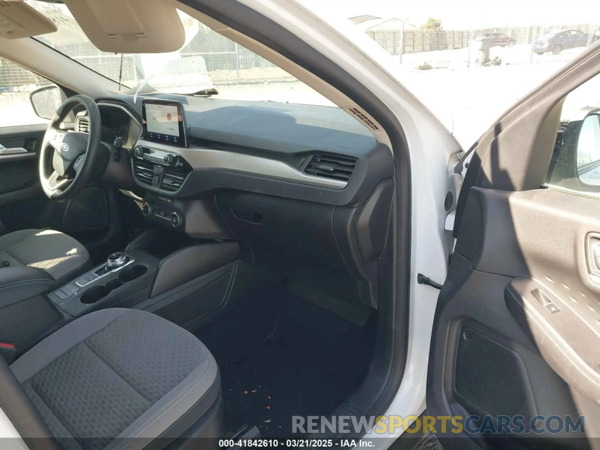 5 fotografías del automóvil dañado 1FMCU0G69LUB74041 FORD ESCAPE 2020