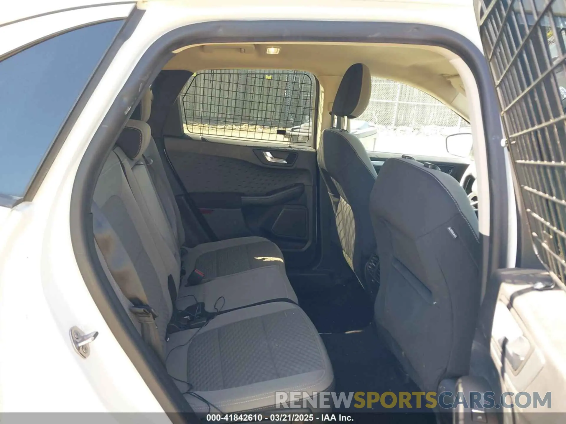 8 fotografías del automóvil dañado 1FMCU0G69LUB74041 FORD ESCAPE 2020