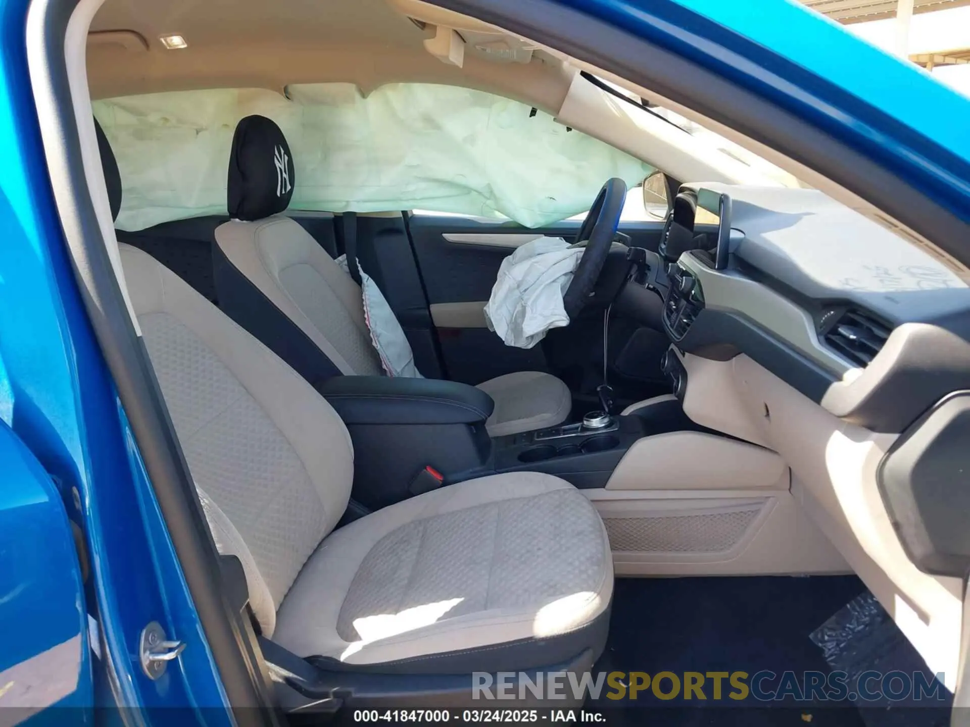 5 fotografías del automóvil dañado 1FMCU0G6XLUB66367 FORD ESCAPE 2020