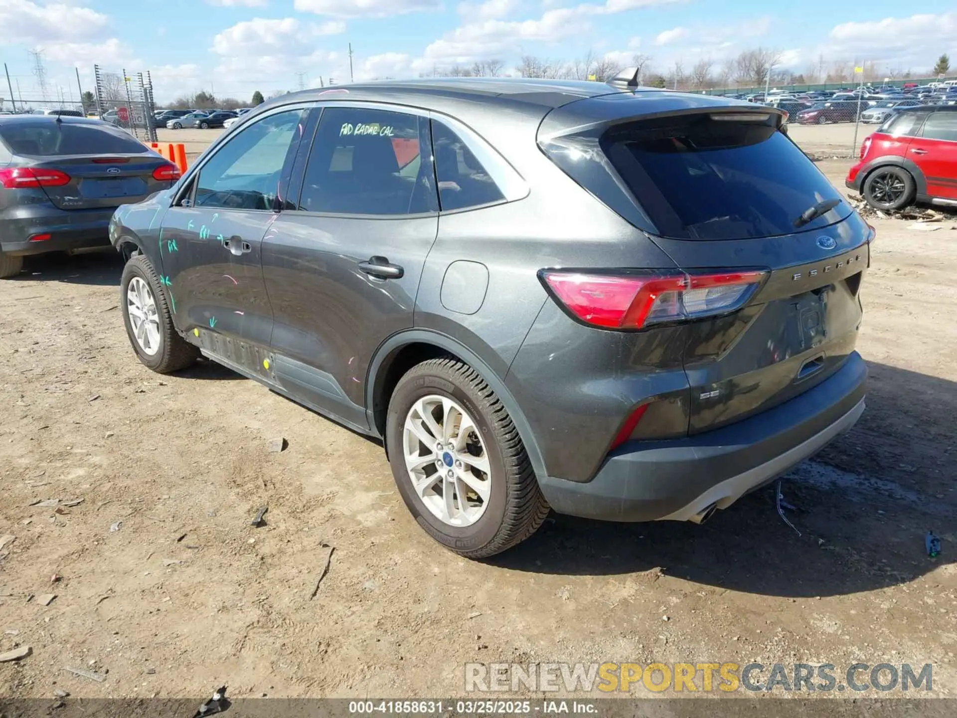 3 fotografías del automóvil dañado 1FMCU0G6XLUC23957 FORD ESCAPE 2020