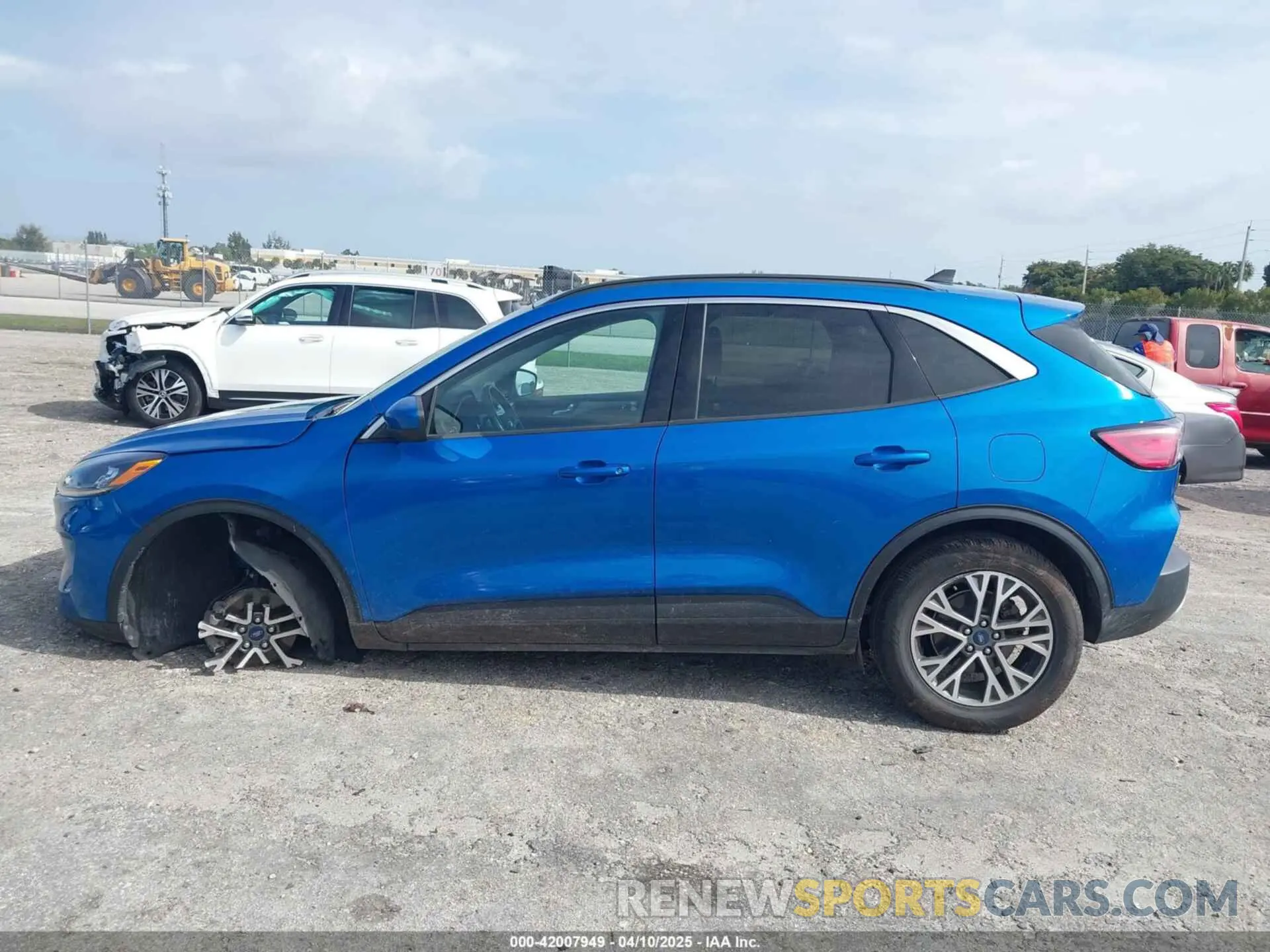 14 fotografías del automóvil dañado 1FMCU0H60LUB45316 FORD ESCAPE 2020