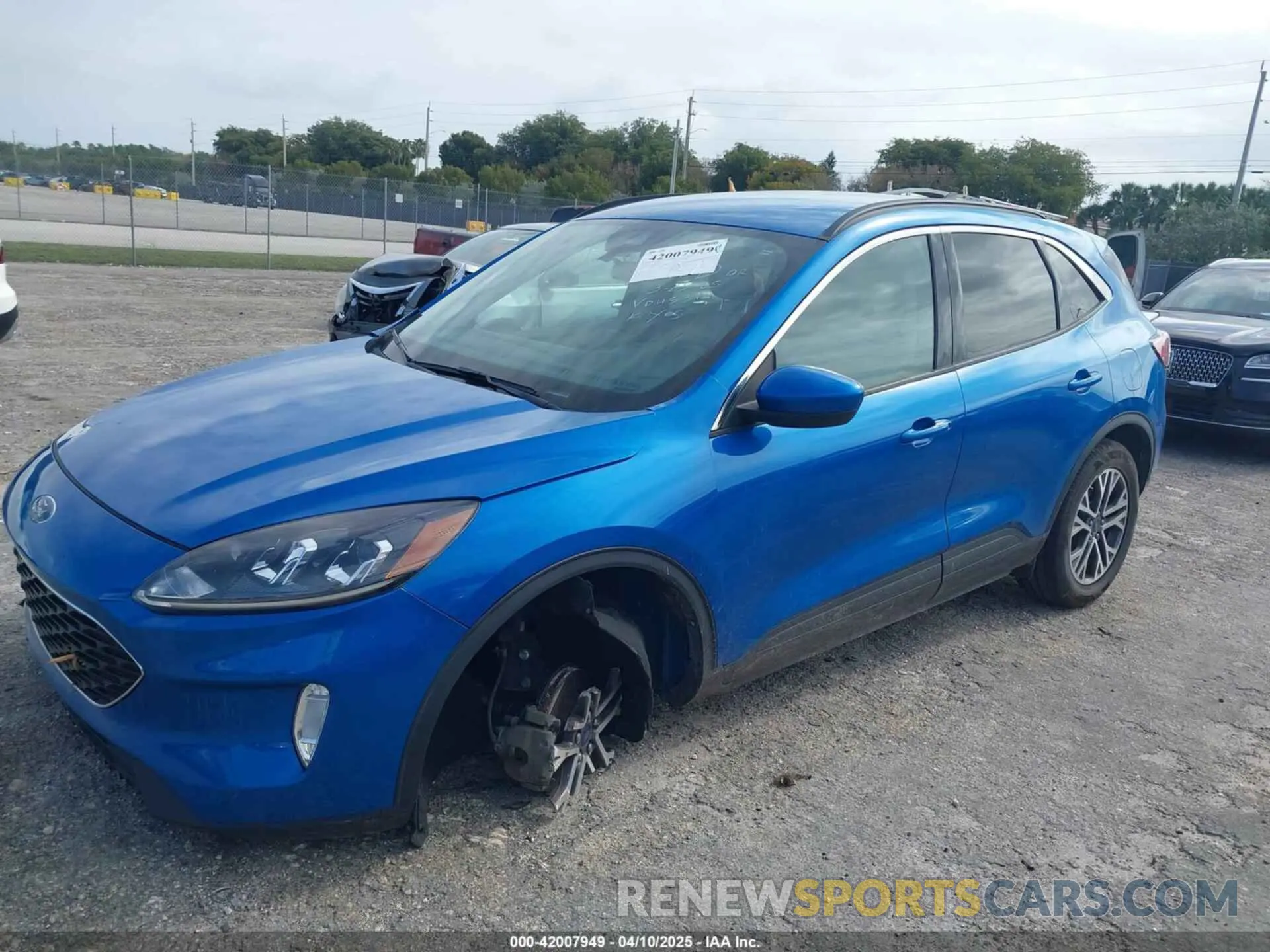 2 fotografías del automóvil dañado 1FMCU0H60LUB45316 FORD ESCAPE 2020