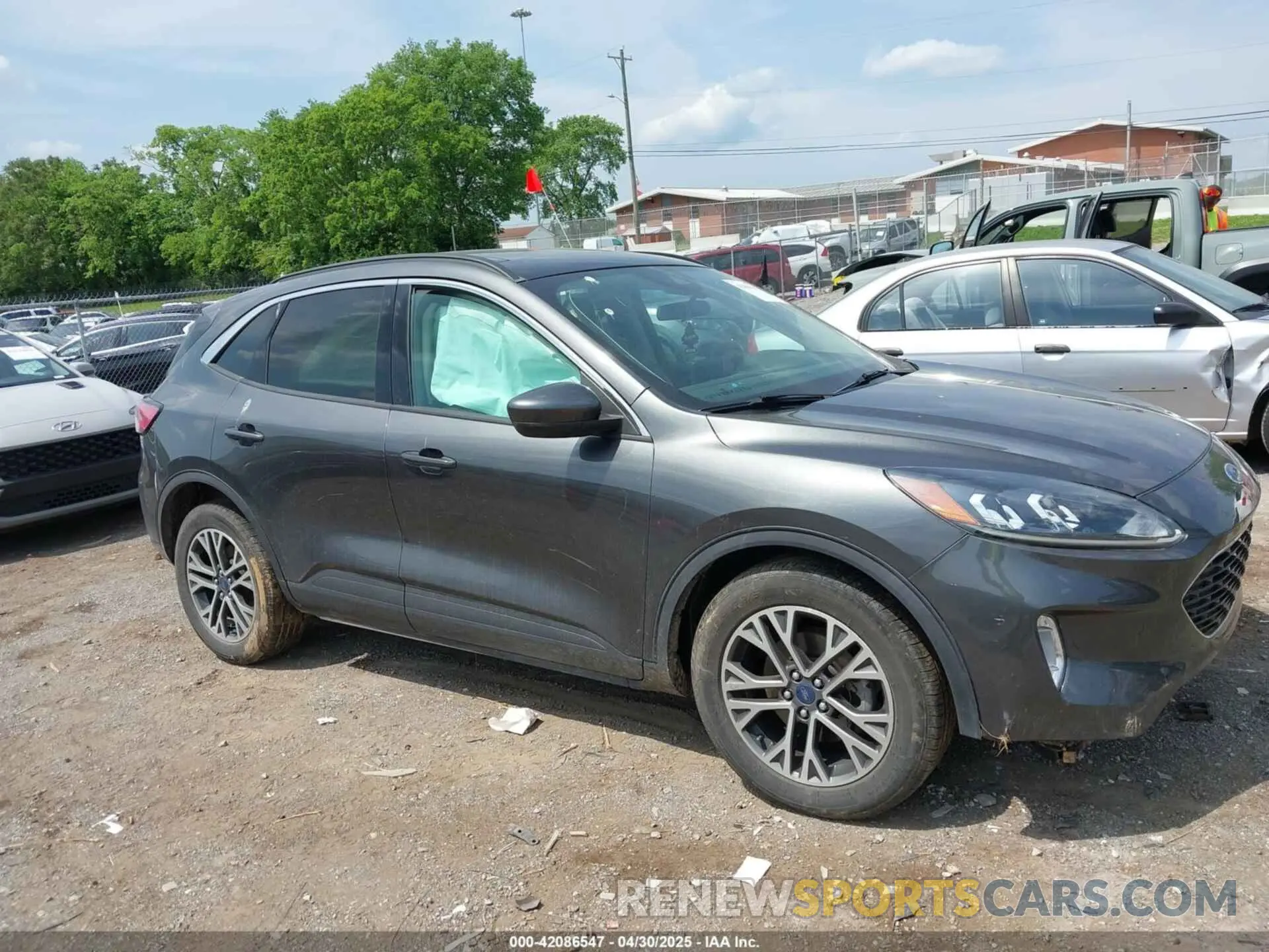 14 fotografías del automóvil dañado 1FMCU0H61LUA23452 FORD ESCAPE 2020