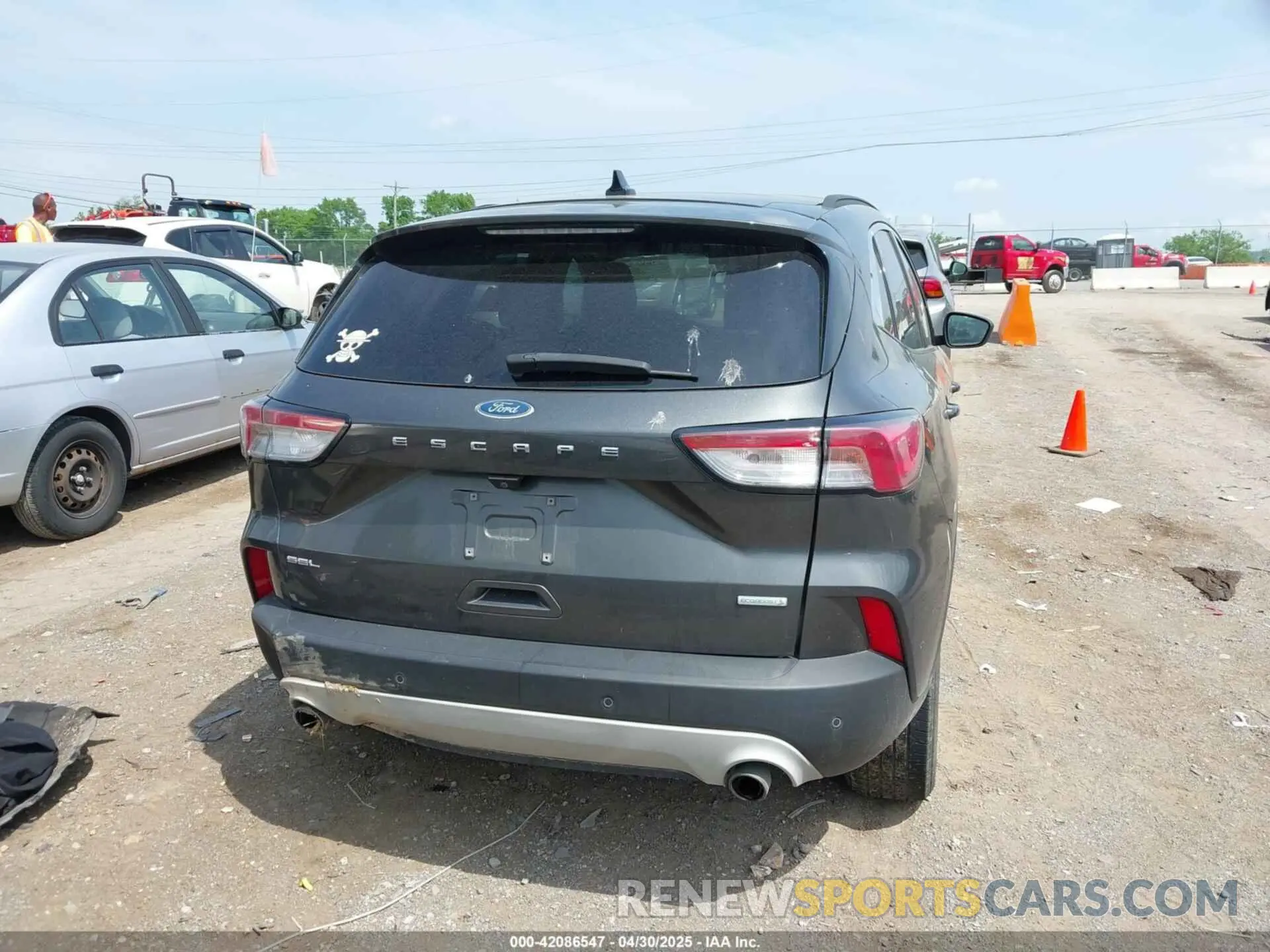 17 fotografías del automóvil dañado 1FMCU0H61LUA23452 FORD ESCAPE 2020