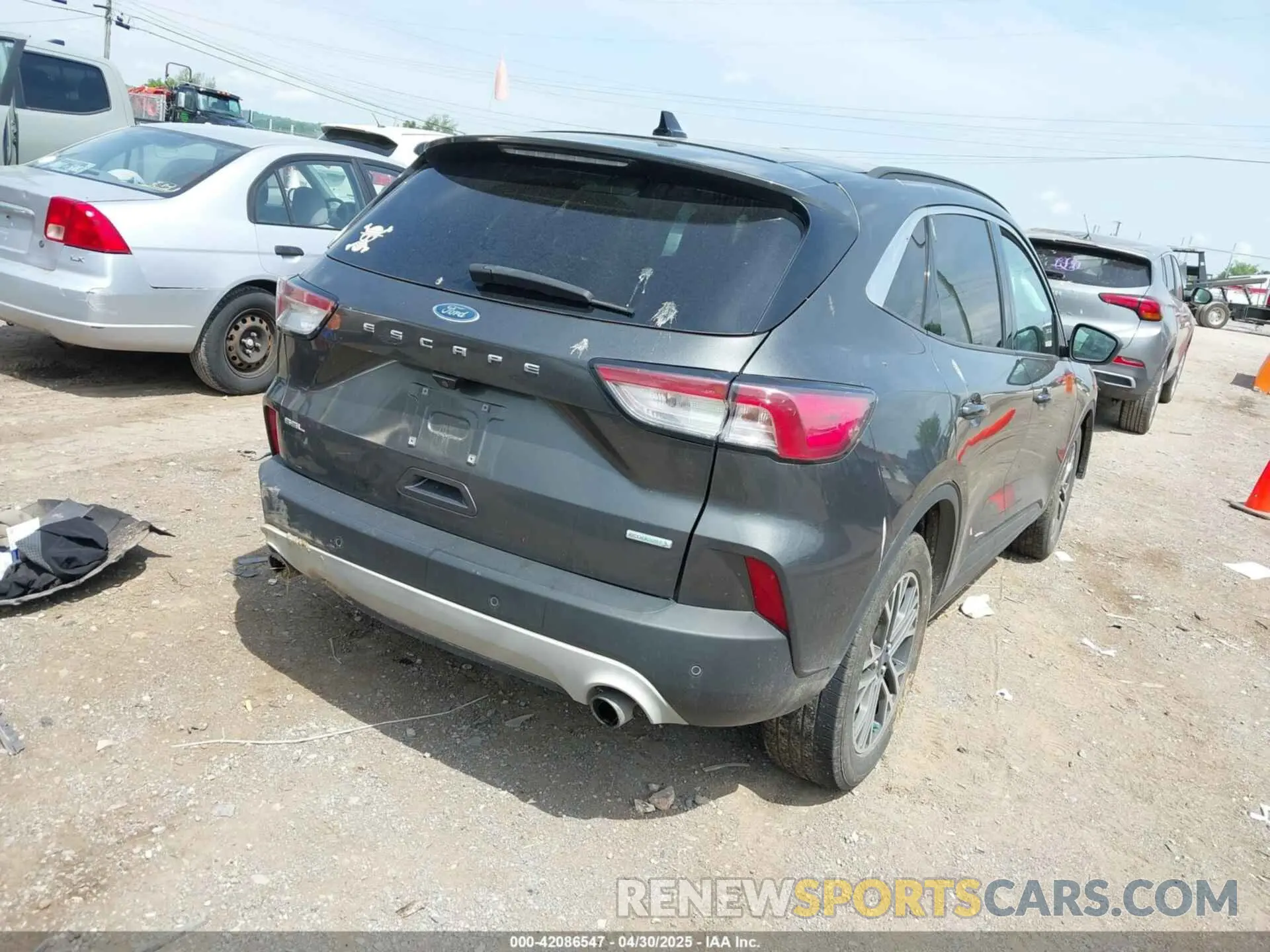 4 fotografías del automóvil dañado 1FMCU0H61LUA23452 FORD ESCAPE 2020