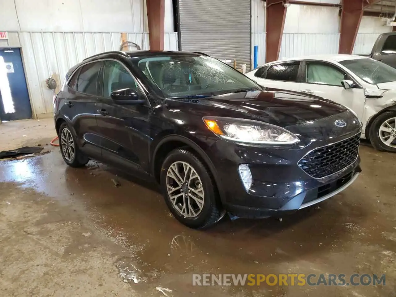 4 fotografías del automóvil dañado 1FMCU0H61LUA31728 FORD ESCAPE 2020